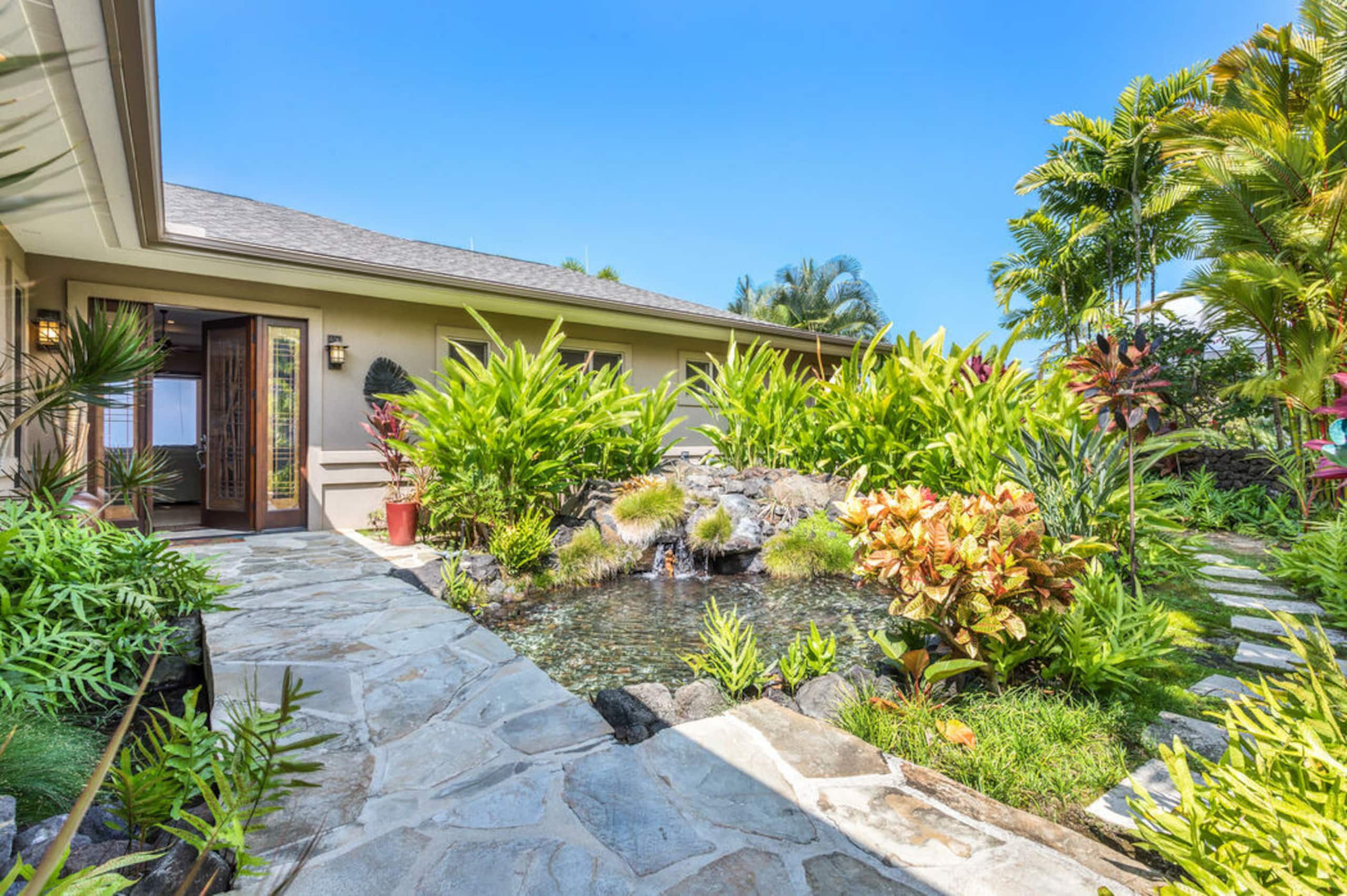 Home in Kailua-Kona · ★5.0 · 5 bedrooms · 6 beds · 4.5 baths - Image 34