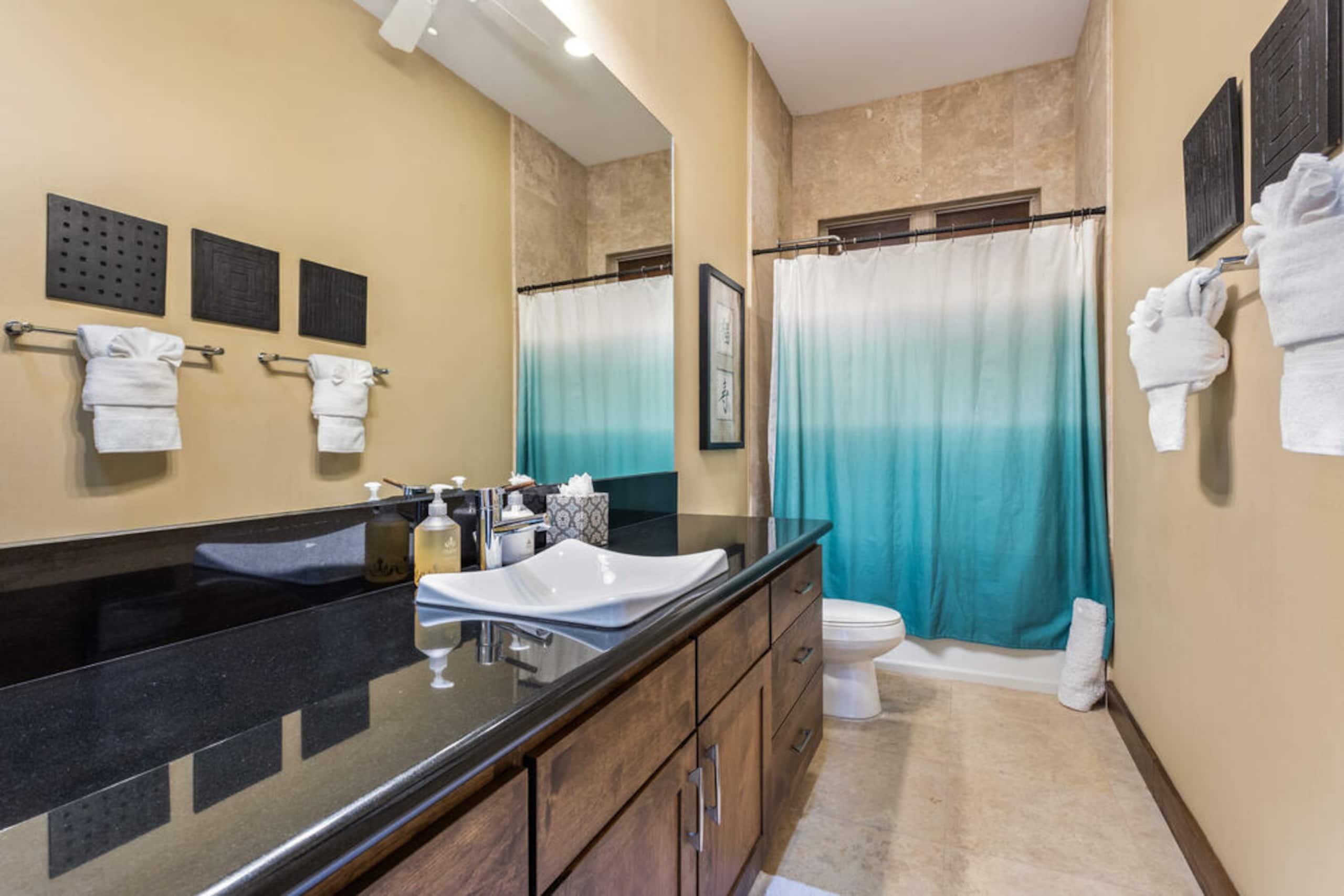 Home in Kailua-Kona · ★5.0 · 5 bedrooms · 6 beds · 4.5 baths - Image 25