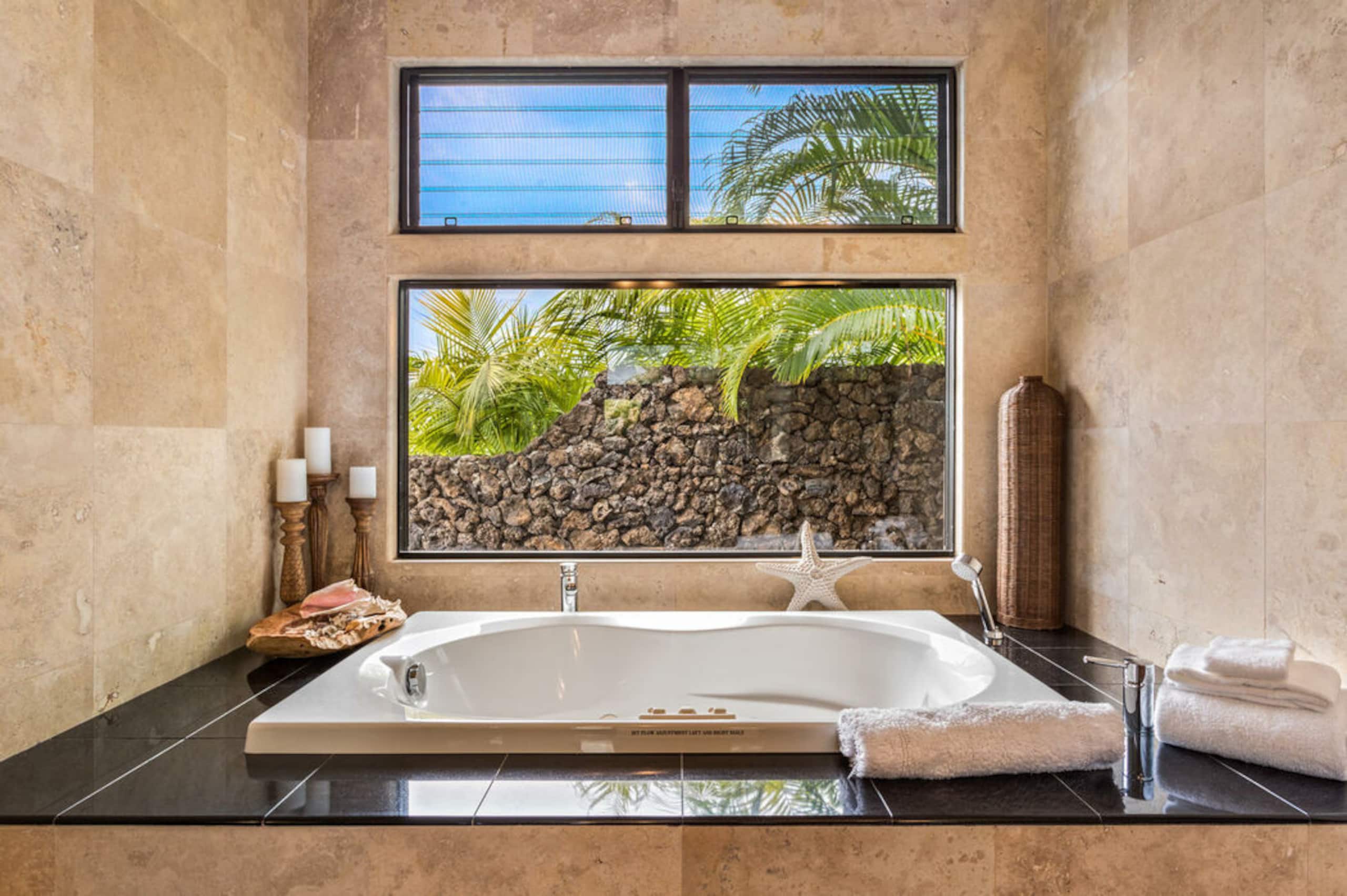 Home in Kailua-Kona · ★5.0 · 5 bedrooms · 6 beds · 4.5 baths - Image 19