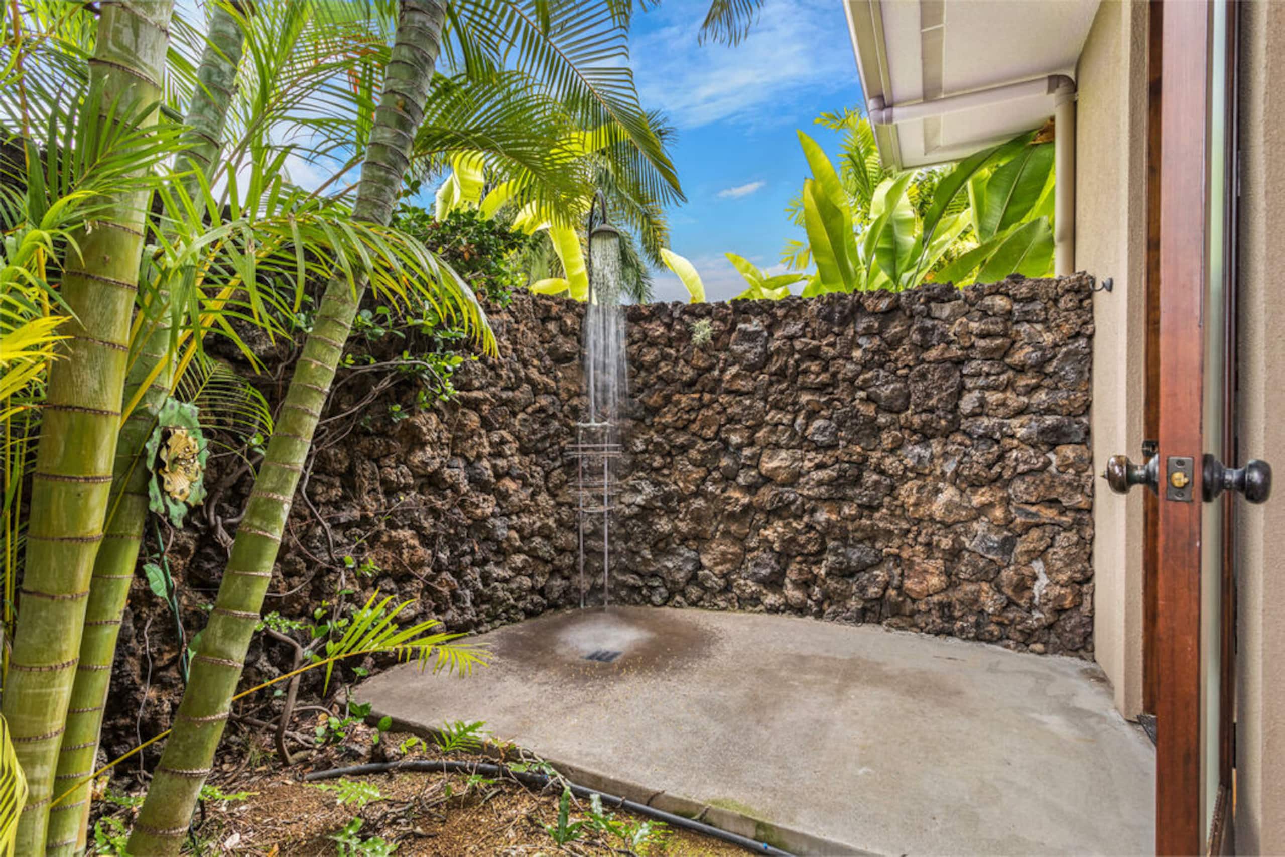 Home in Kailua-Kona · ★5.0 · 5 bedrooms · 6 beds · 4.5 baths - Image 20