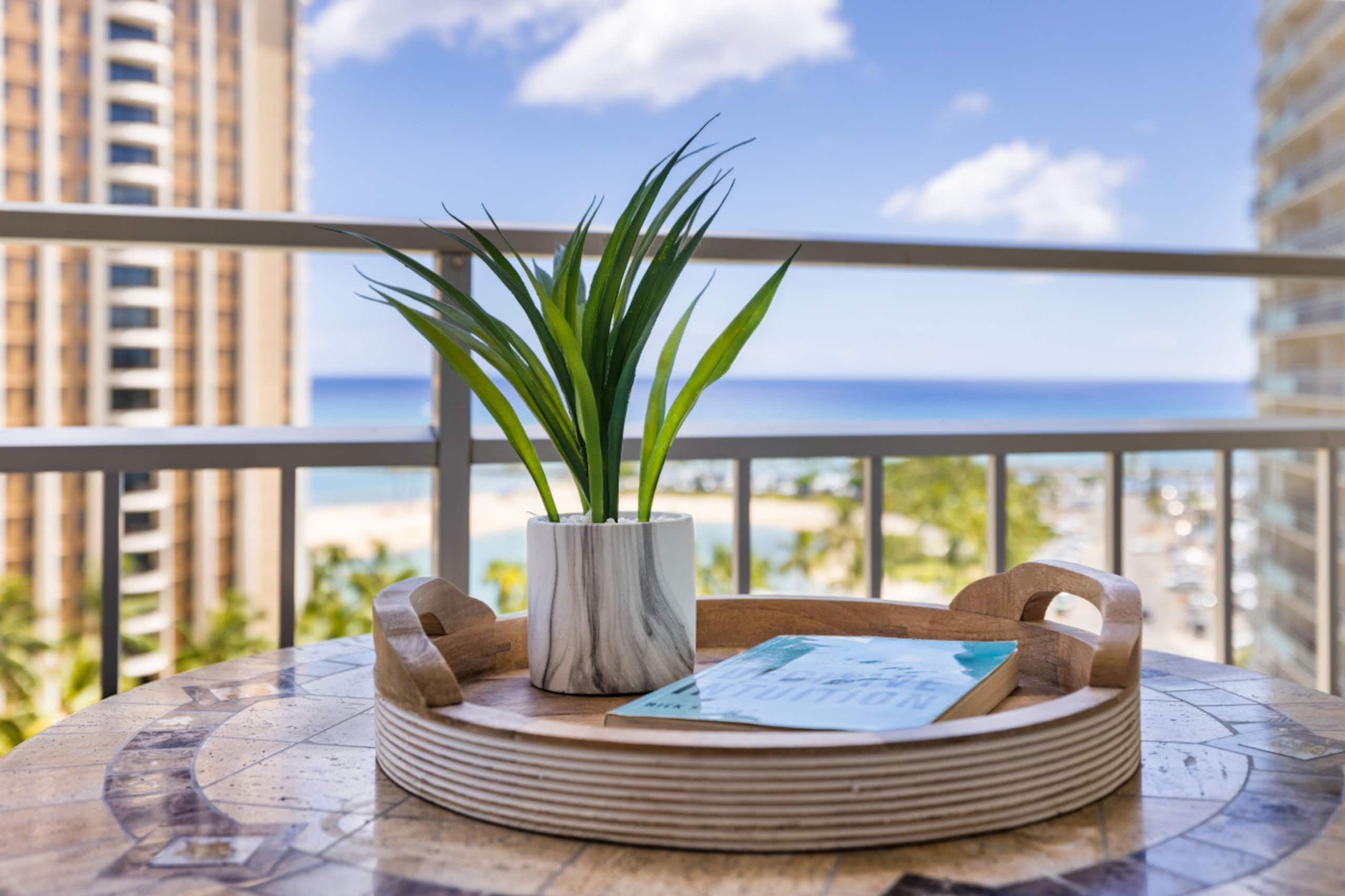 Ilikai Collection # 4. Amazing views, beachfront. - Image 12