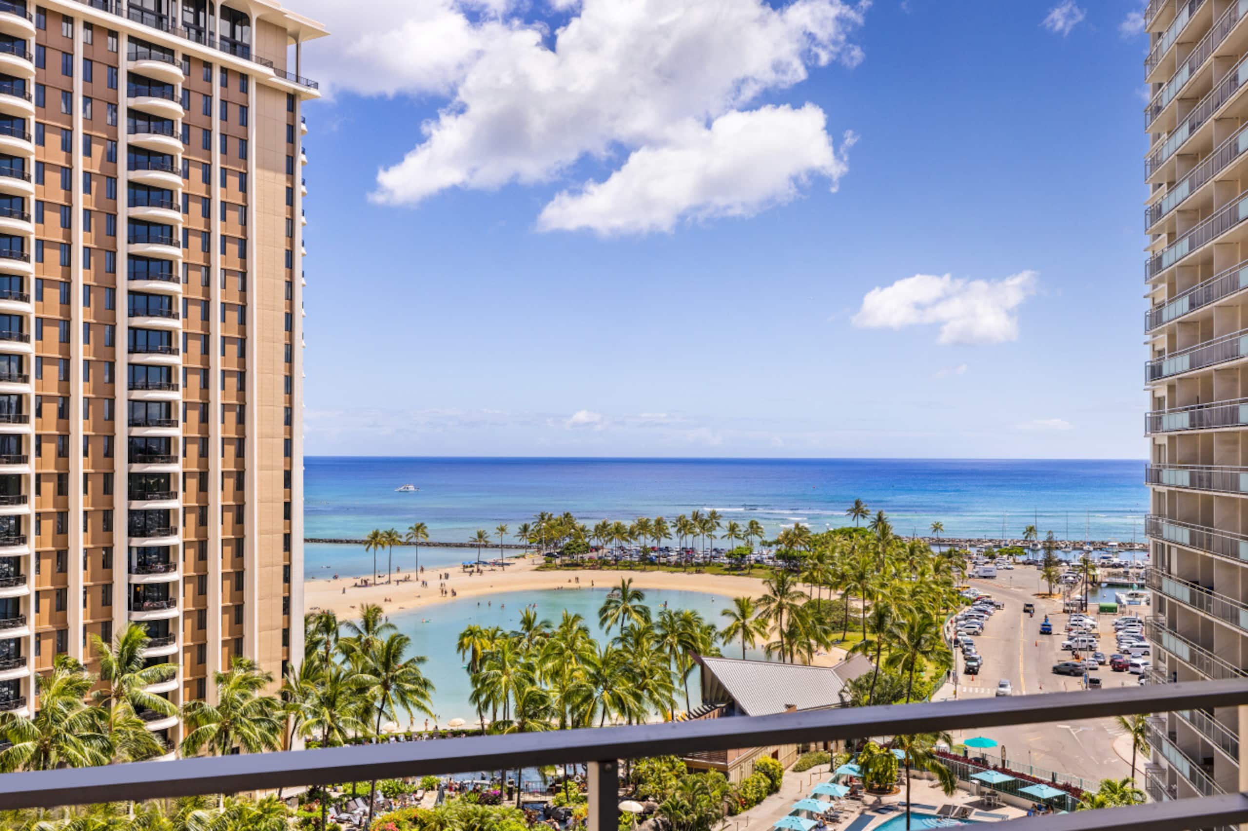 Ilikai Collection # 4. Amazing views, beachfront. - Image 11