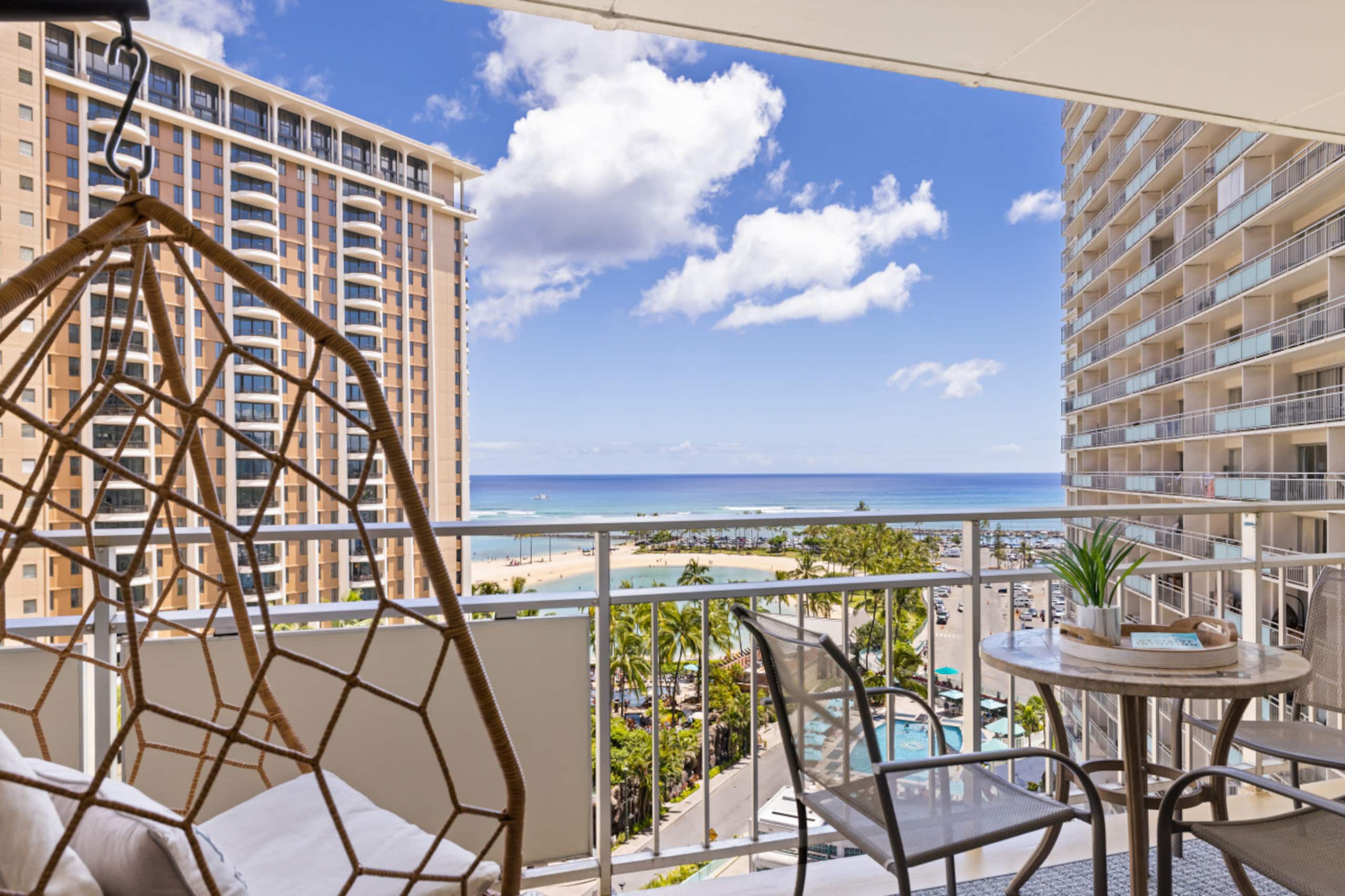 Ilikai Collection # 4. Amazing views, beachfront. - Image 6