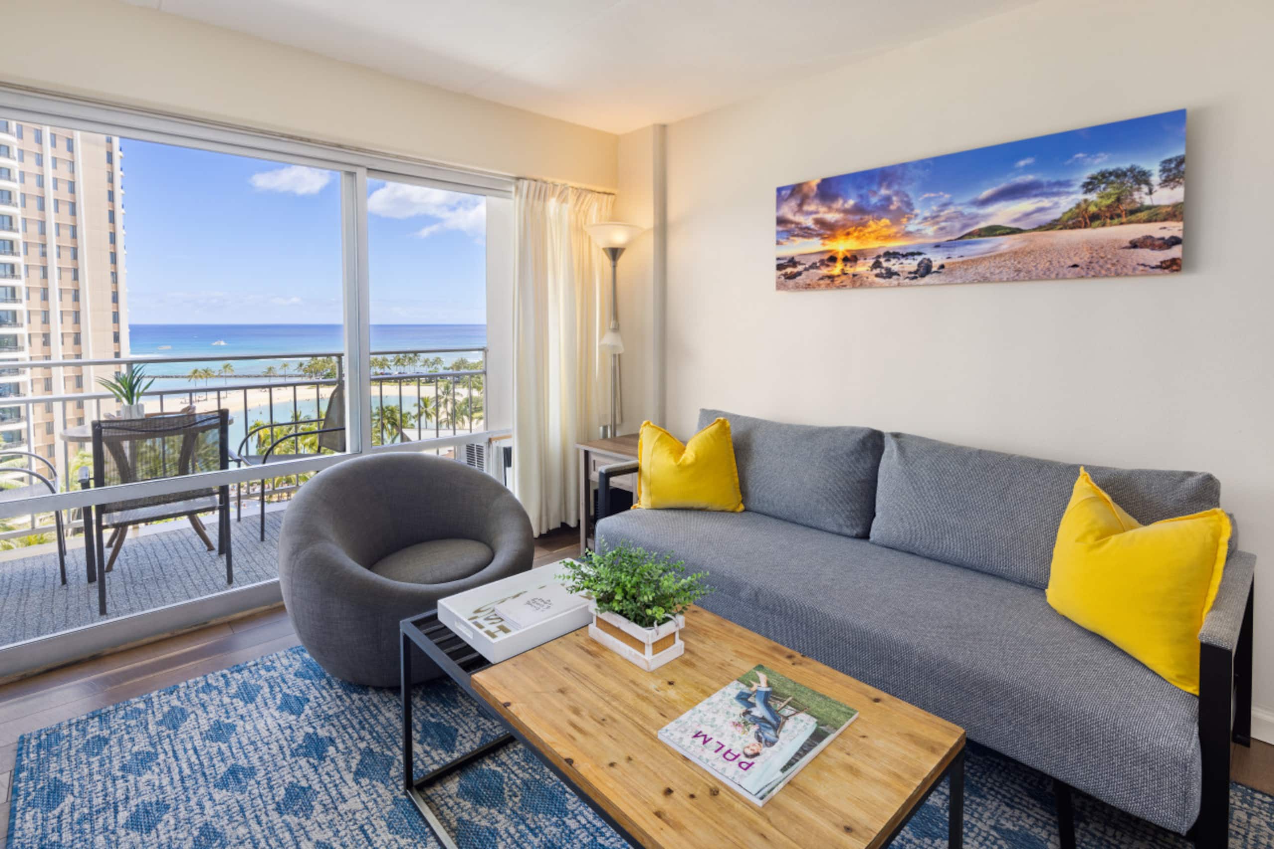 Ilikai Collection # 4. Amazing views, beachfront. - Image 1