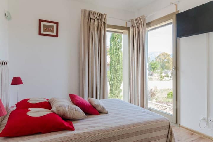 Chumba cha kulala mara mbili na chumba cha kuoga