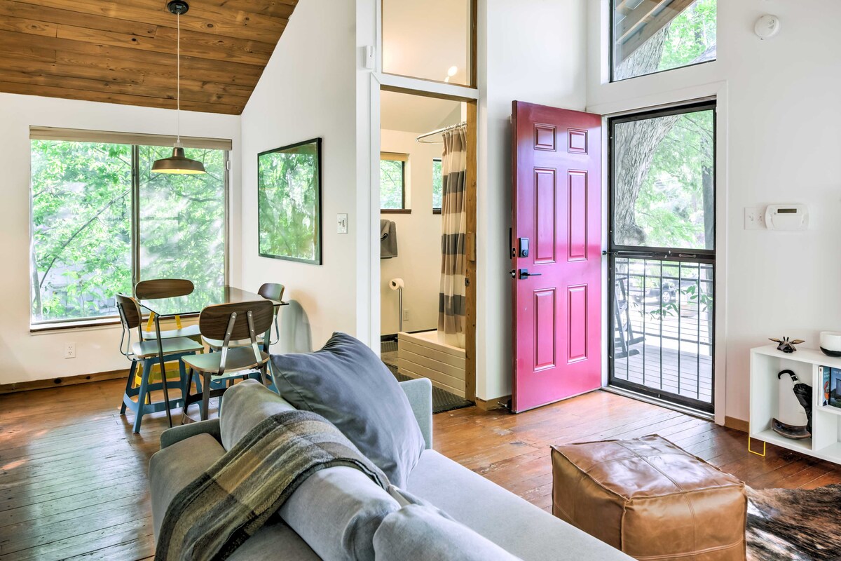 2 Mi to Dtwn: Pet-Friendly Austin Studio w/ Yard