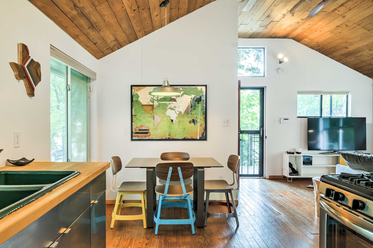 2 Mi to Dtwn: Pet-Friendly Austin Studio w/ Yard