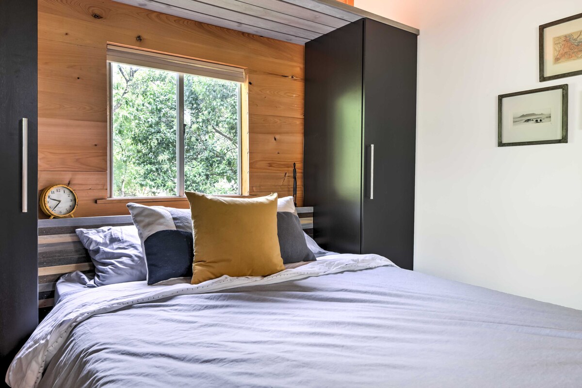 2 Mi to Dtwn: Pet-Friendly Austin Studio w/ Yard