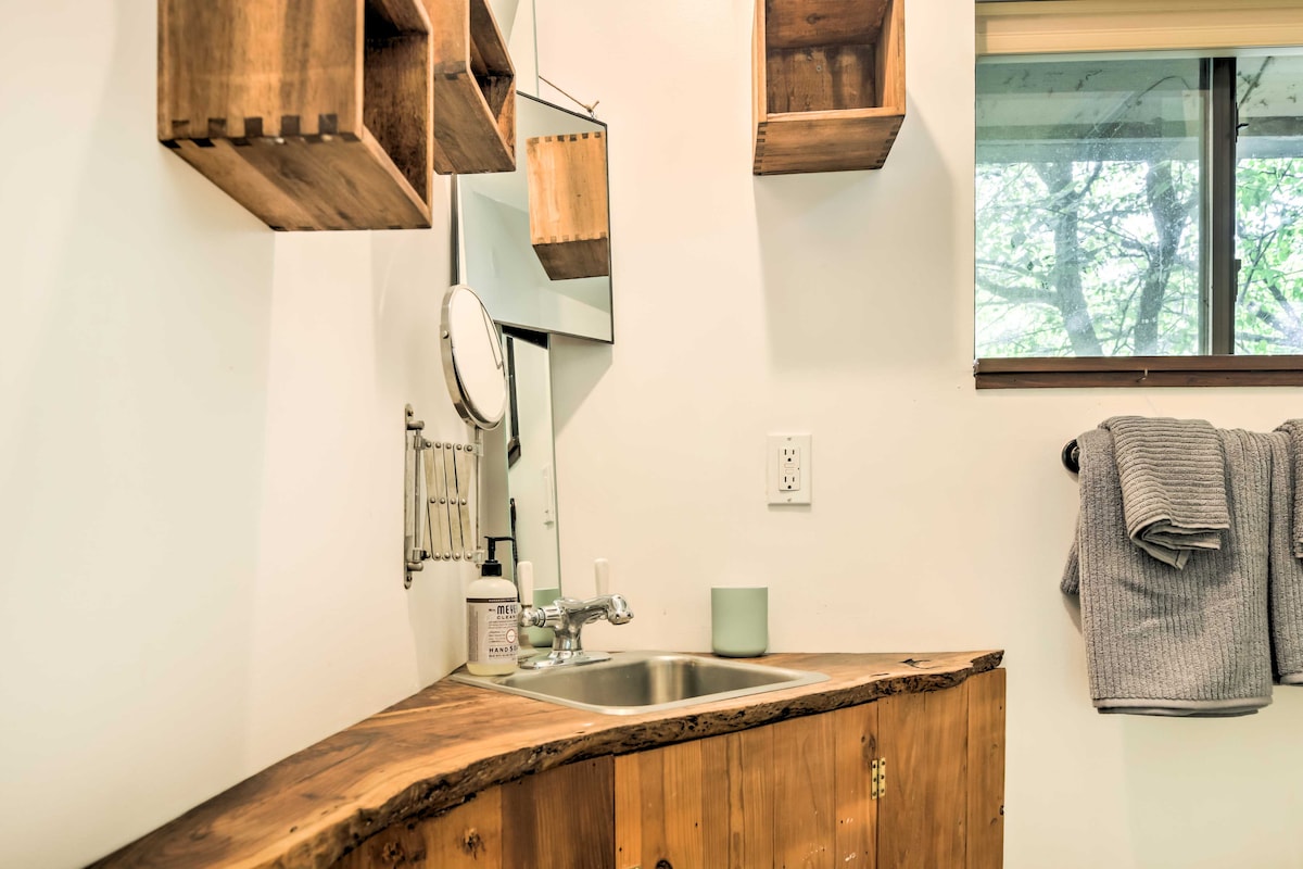 2 Mi to Dtwn: Pet-Friendly Austin Studio w/ Yard
