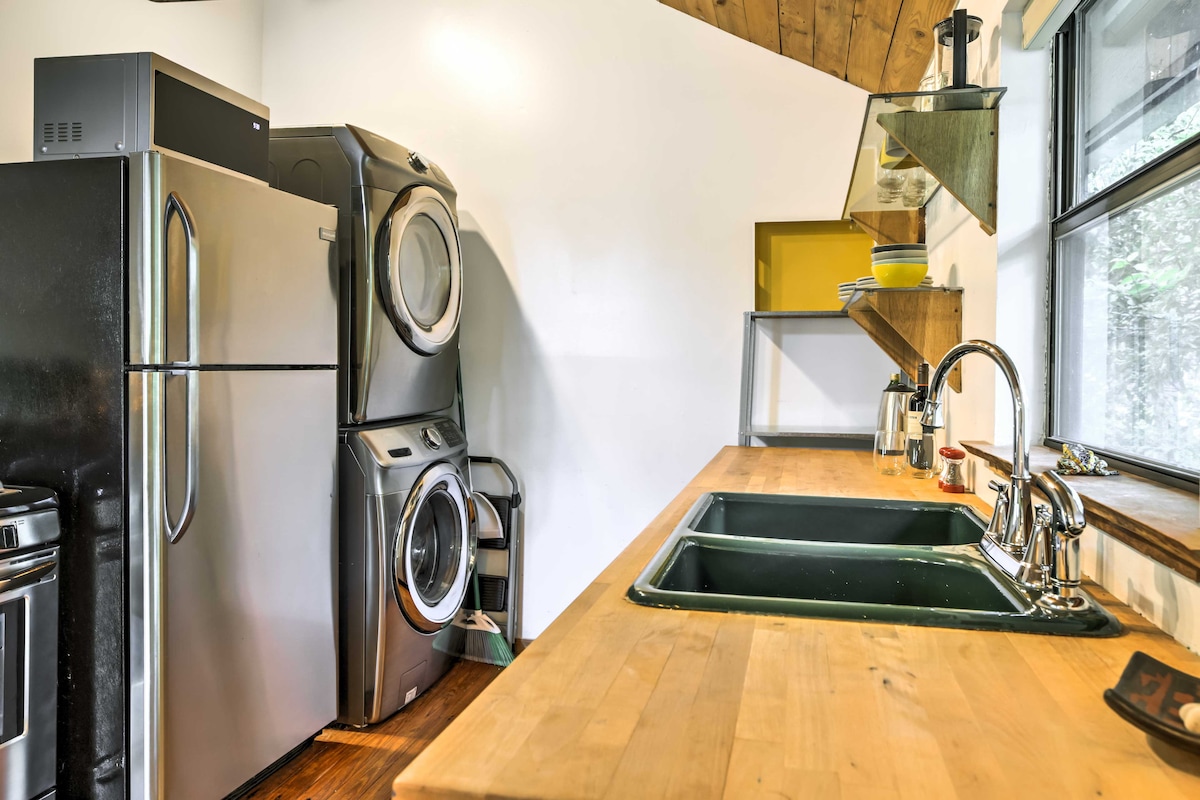 2 Mi to Dtwn: Pet-Friendly Austin Studio w/ Yard