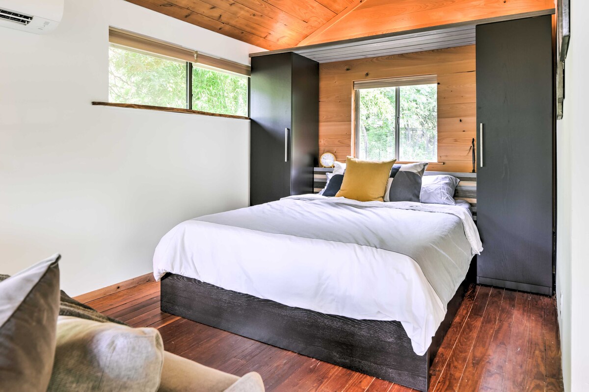 2 Mi to Dtwn: Pet-Friendly Austin Studio w/ Yard