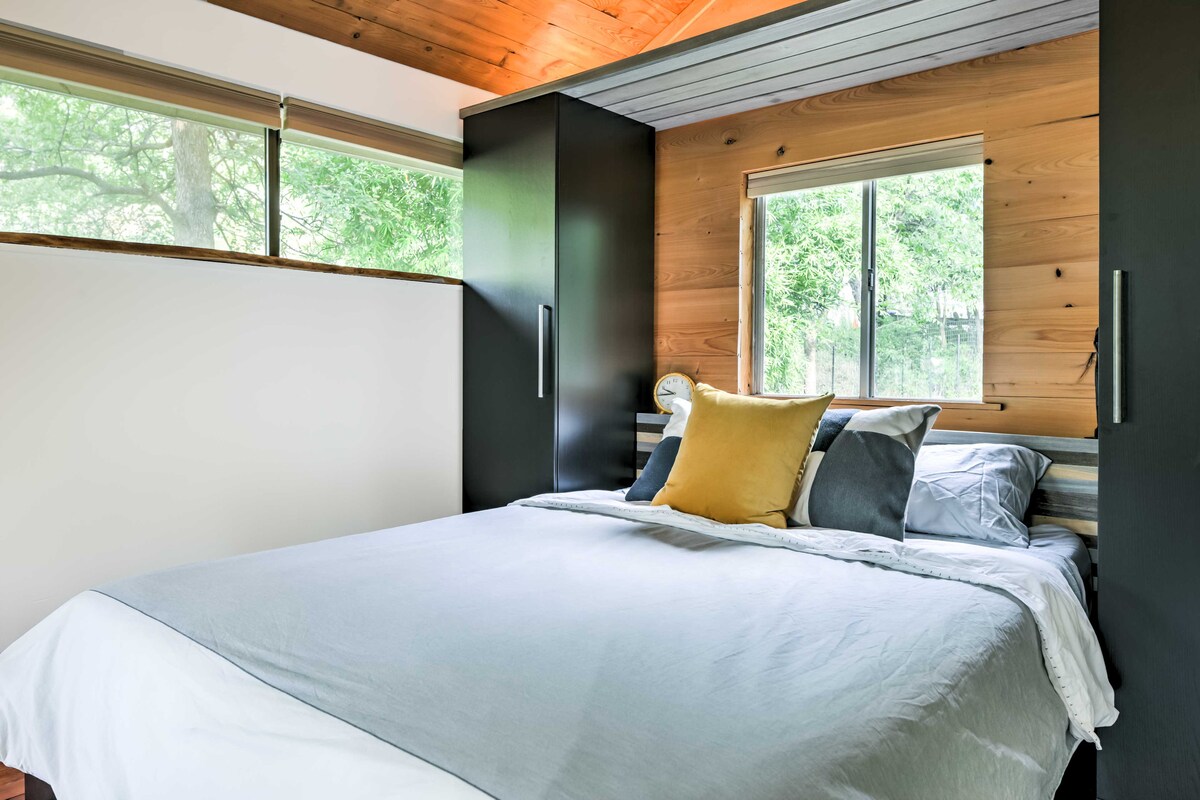 2 Mi to Dtwn: Pet-Friendly Austin Studio w/ Yard