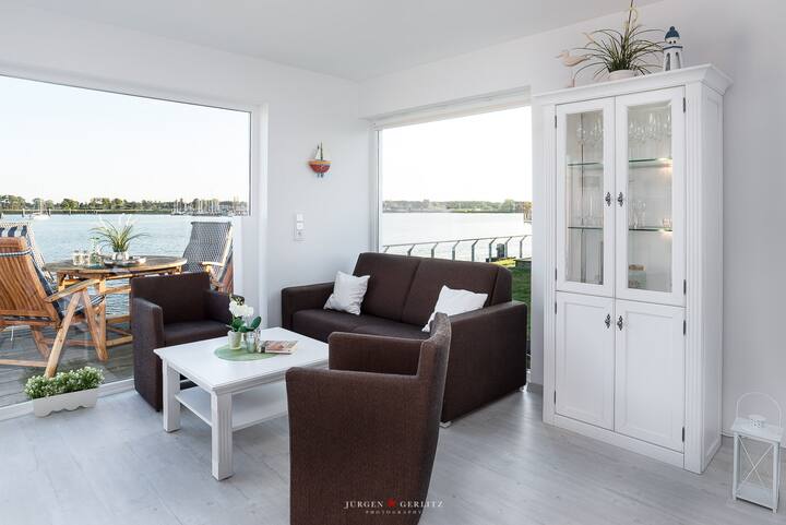 Harbor view ground: sea view, wellness bath with whirlwan