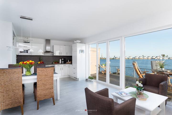 Harbor view ground: sea view, wellness bath with whirlwan