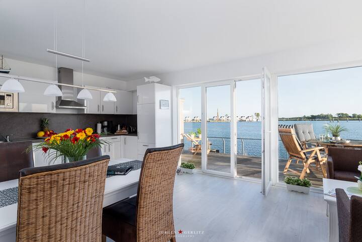 Harbor view ground: sea view, wellness bath with whirlwan