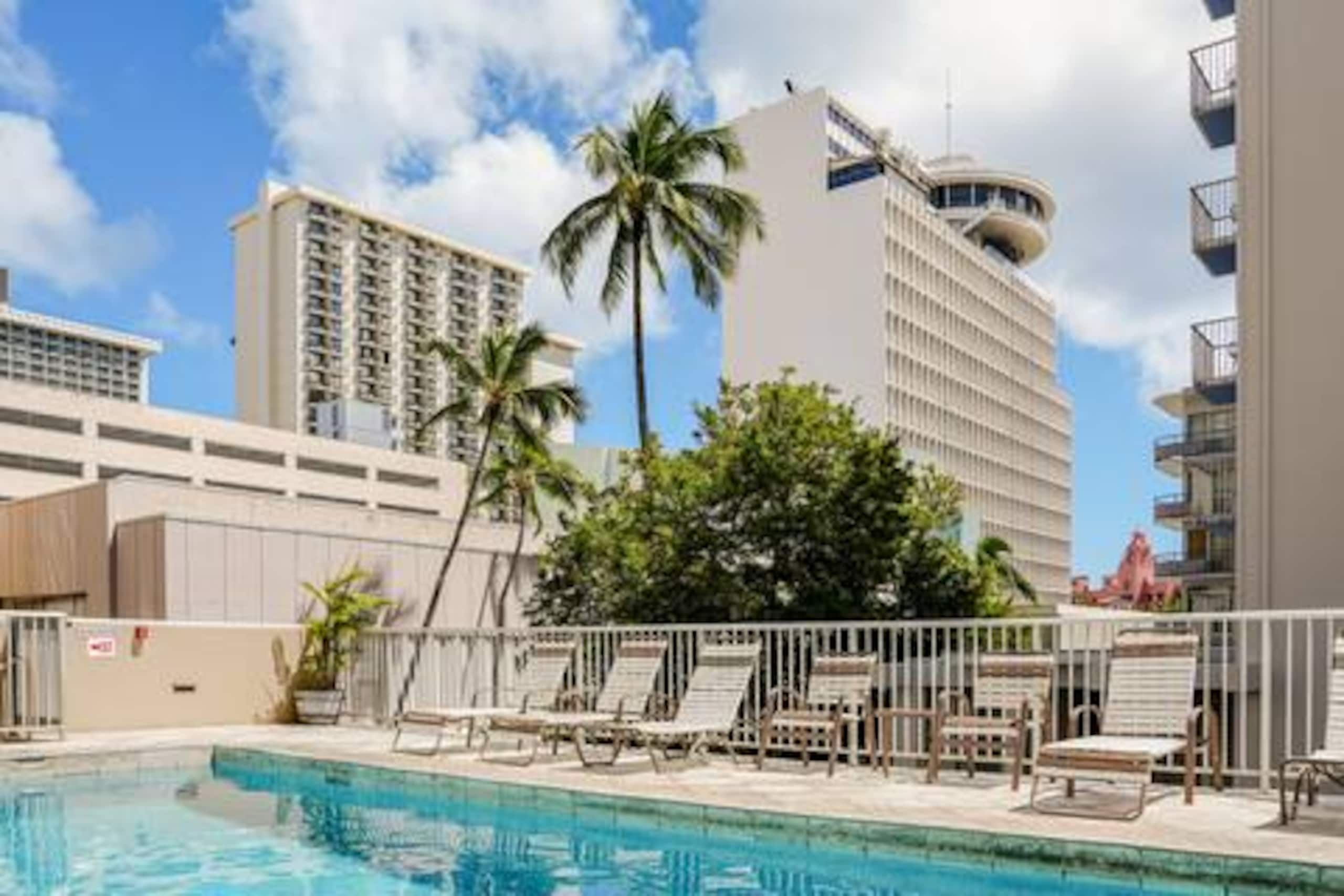 Quaint Studio-Heart of Waikiki & FREE parking - Image 17