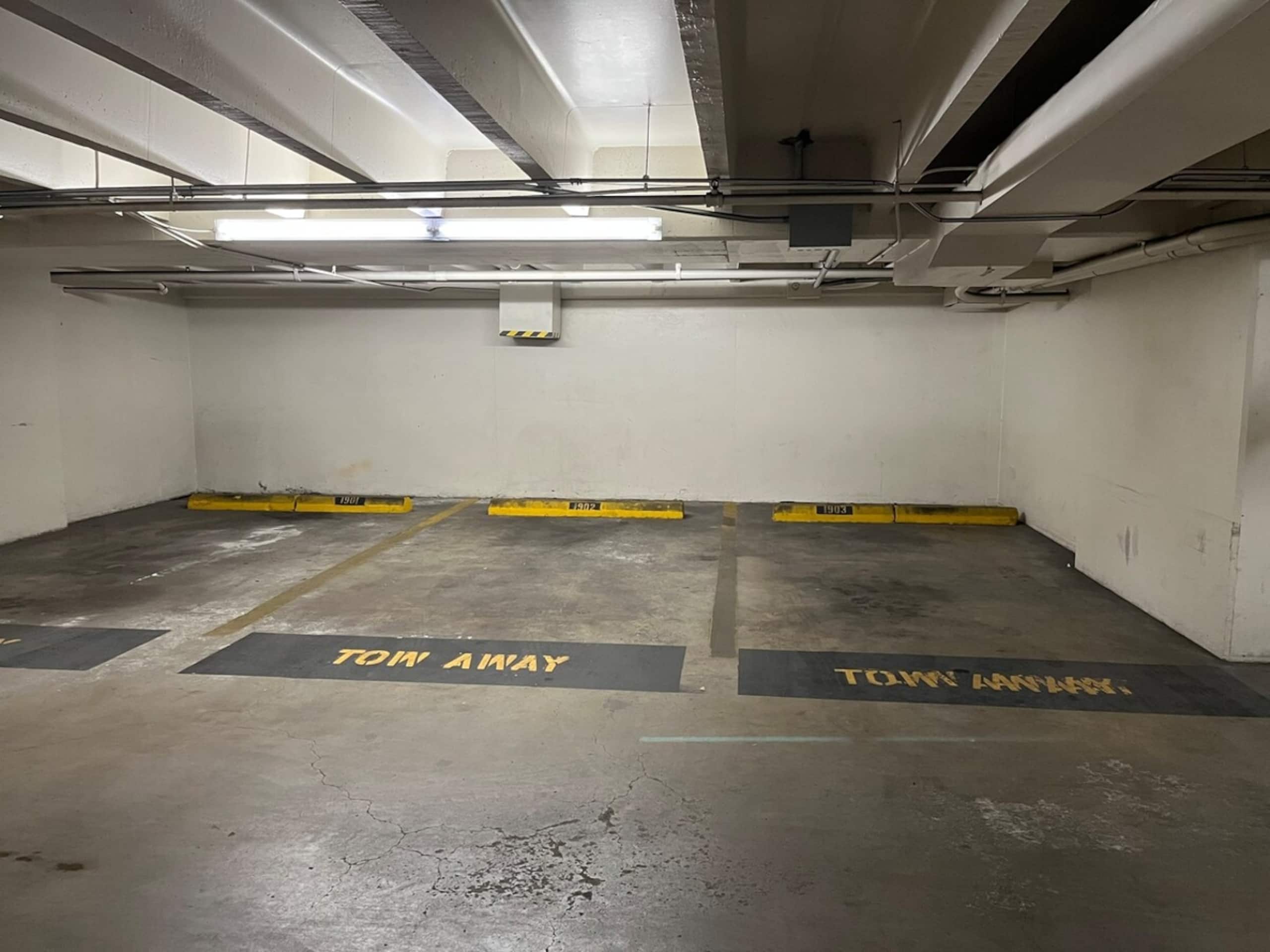 Quaint Studio-Heart of Waikiki & FREE parking - Image 25
