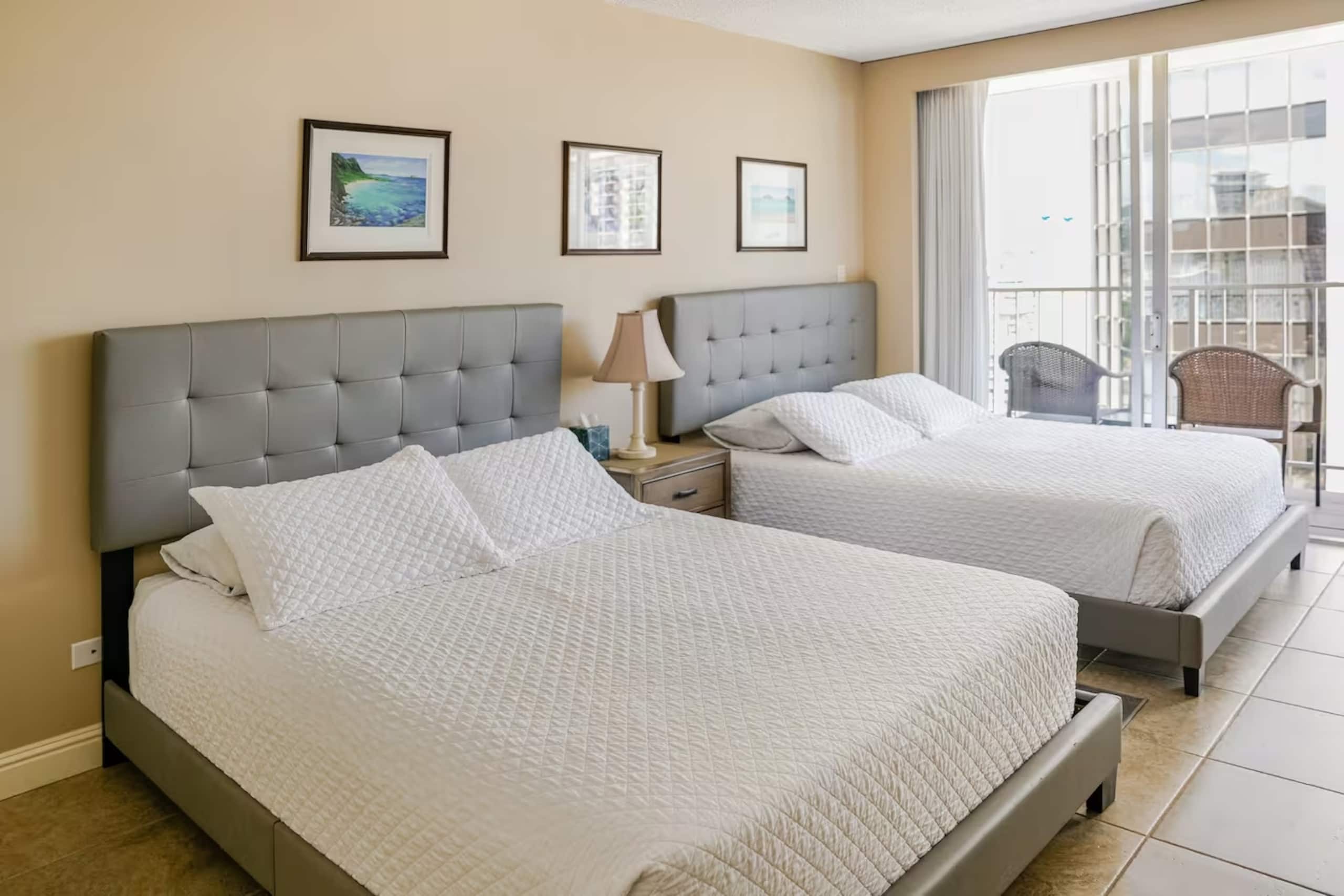 Quaint Studio-Heart of Waikiki & FREE parking - Image 1