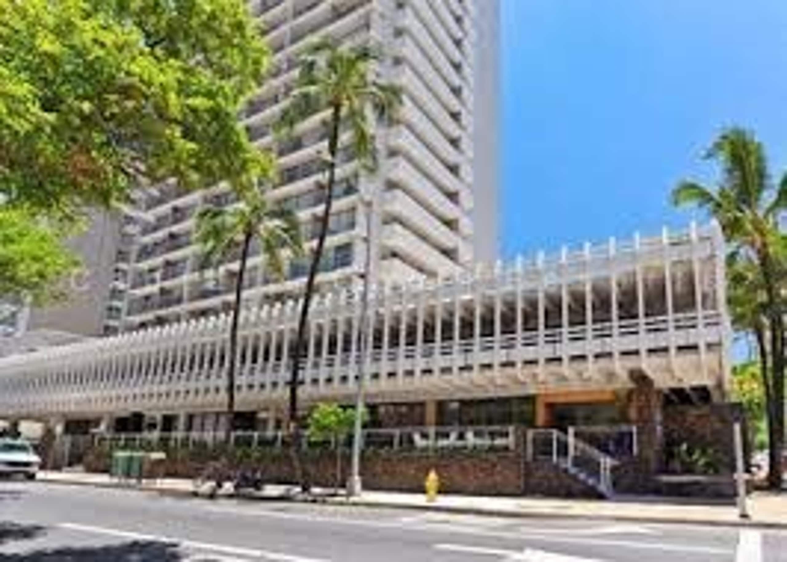 Quaint Studio-Heart of Waikiki & FREE parking - Image 19
