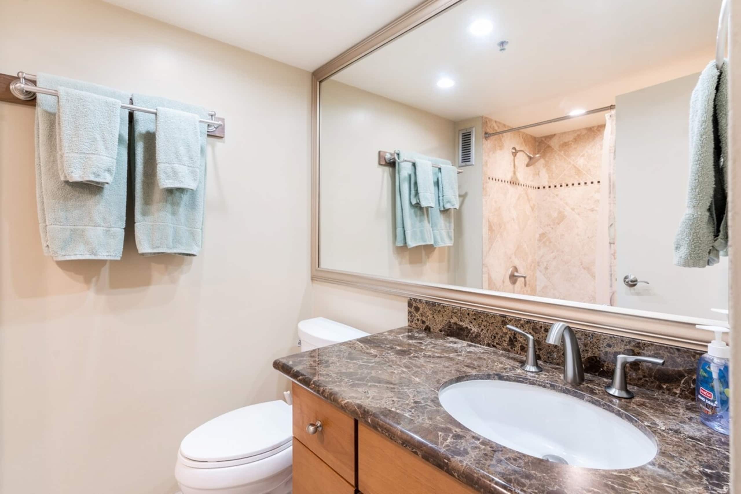 Quaint Studio-Heart of Waikiki & FREE parking - Image 15