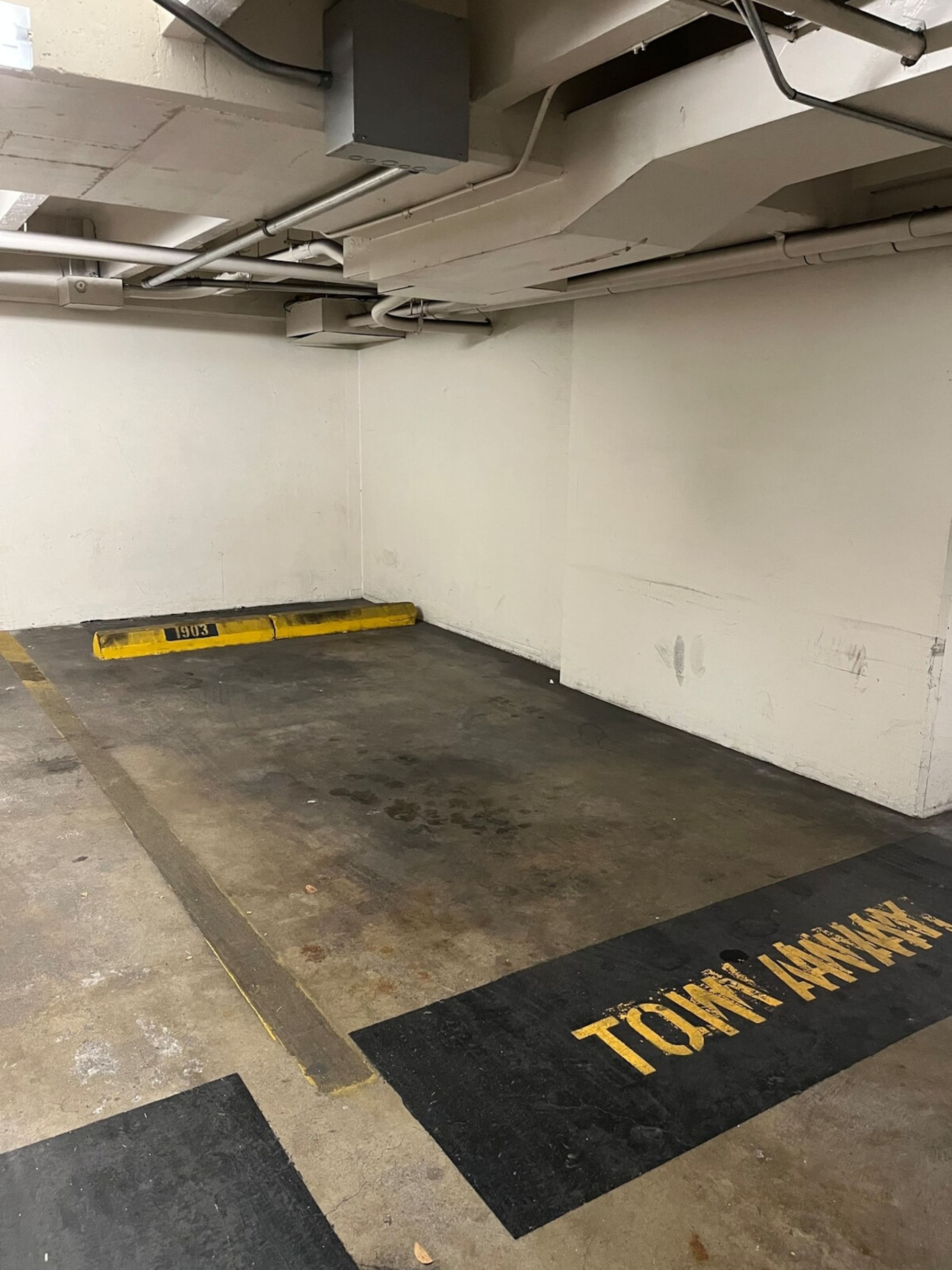 Quaint Studio-Heart of Waikiki & FREE parking - Image 24