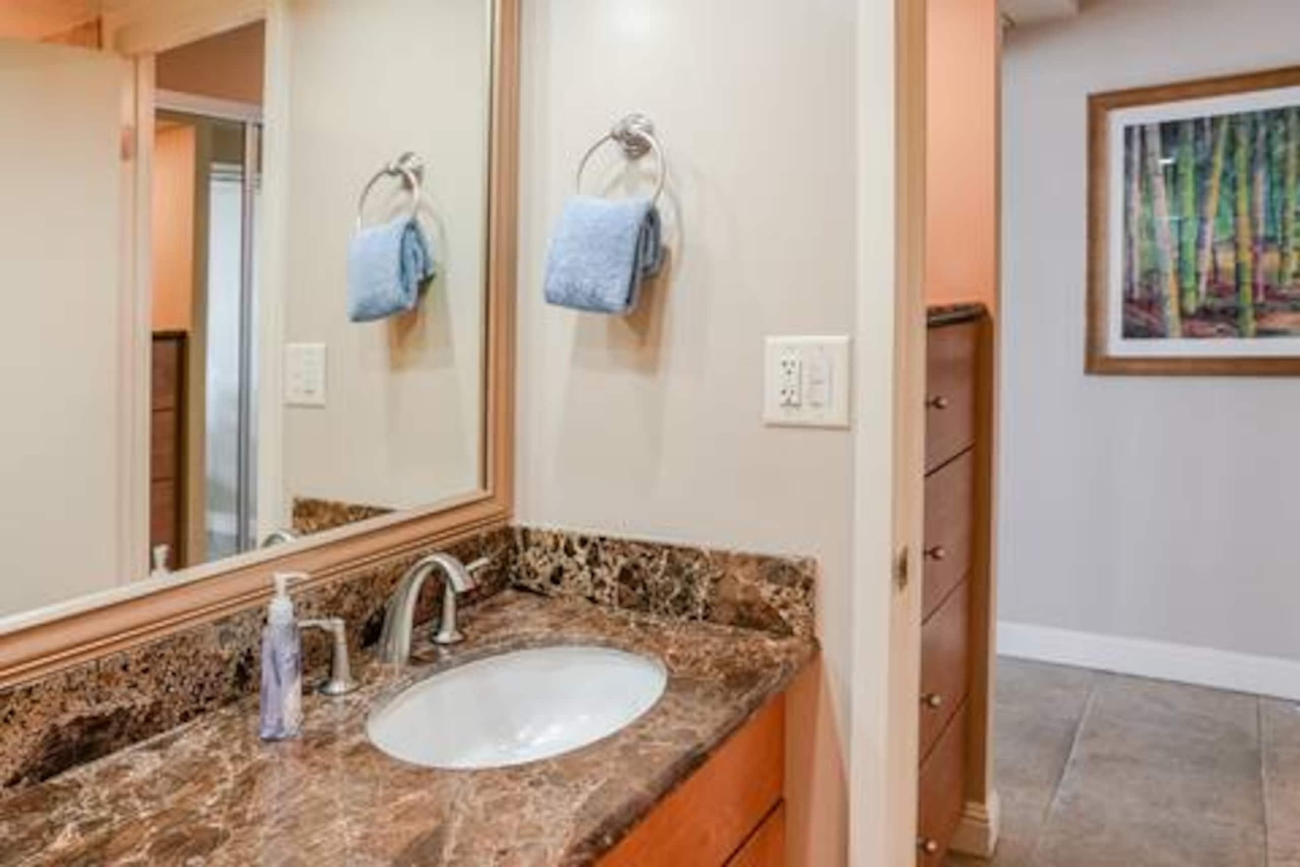 Quaint Studio-Heart of Waikiki & FREE parking - Image 14