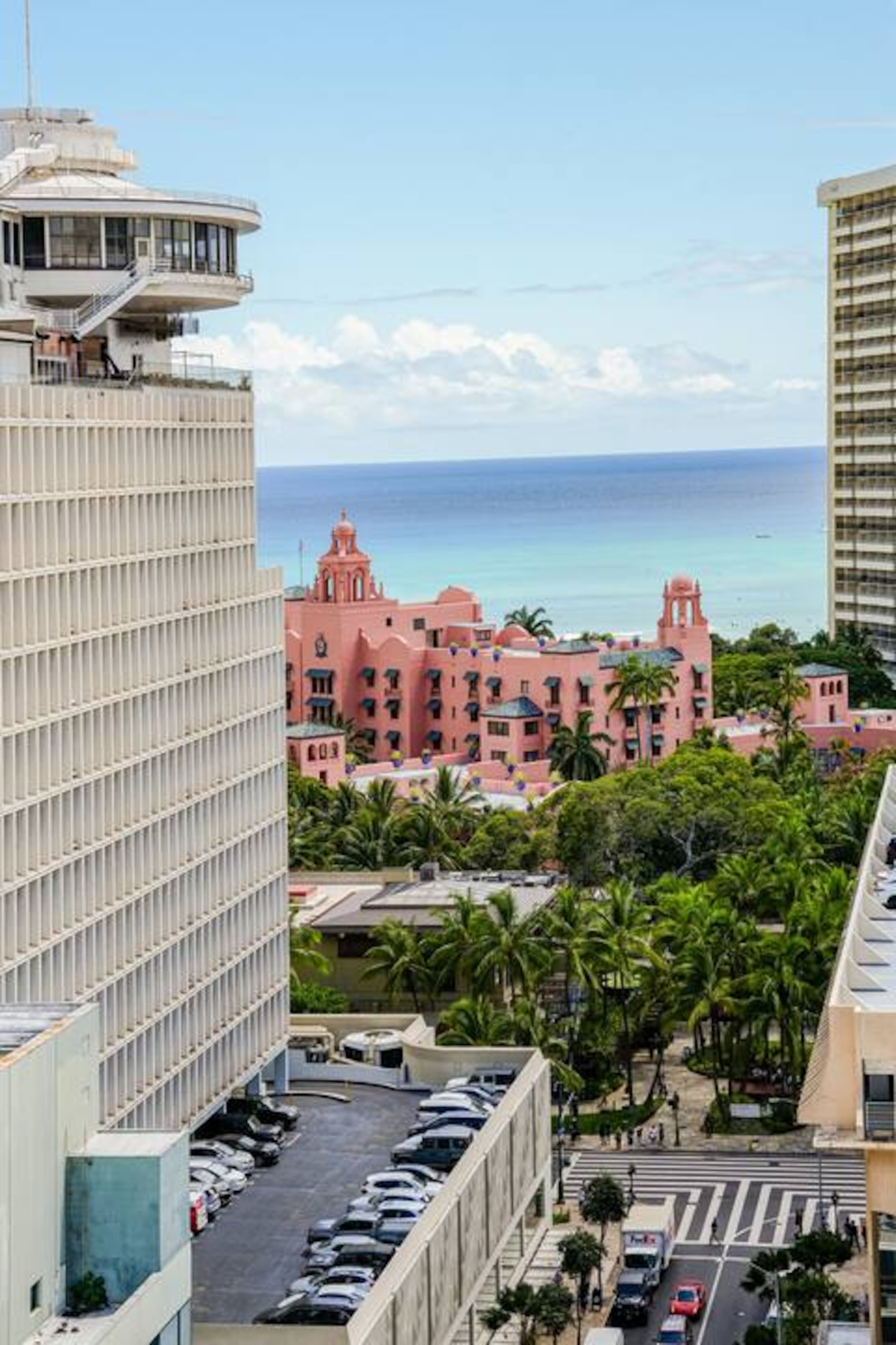 Quaint Studio-Heart of Waikiki & FREE parking - Image 7