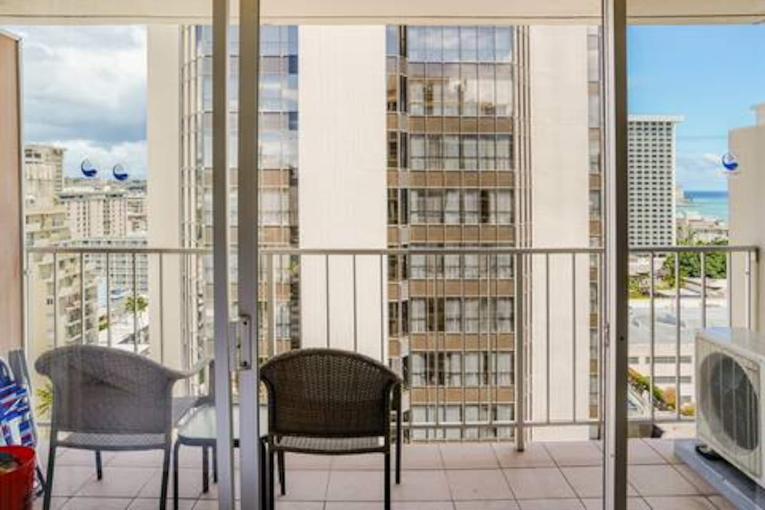 Quaint Studio-Heart of Waikiki & FREE parking - Image 6