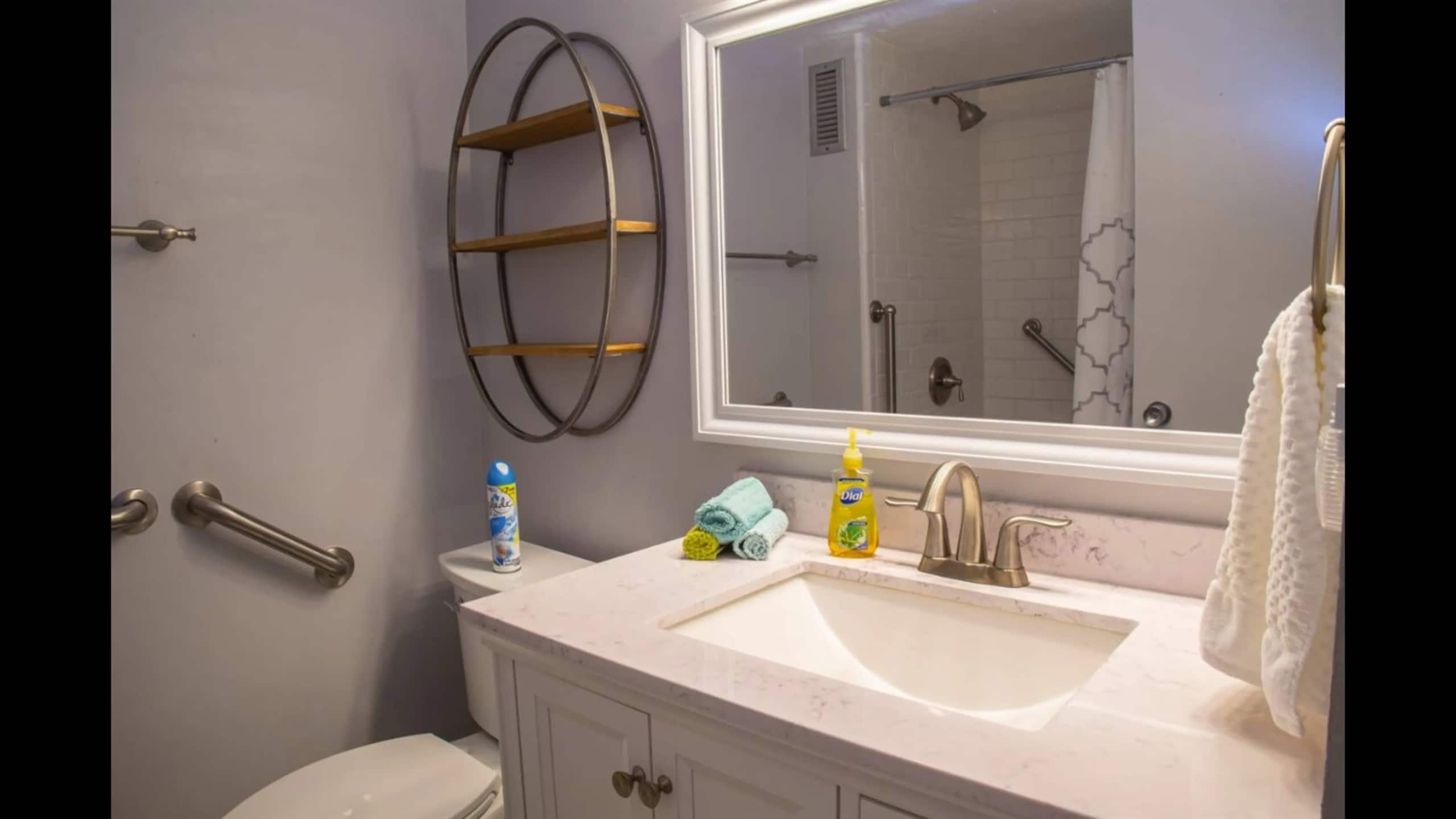 Condo in Honolulu · ★4.62 · 1 bedroom · 2 beds · 1 private bath - Image 7