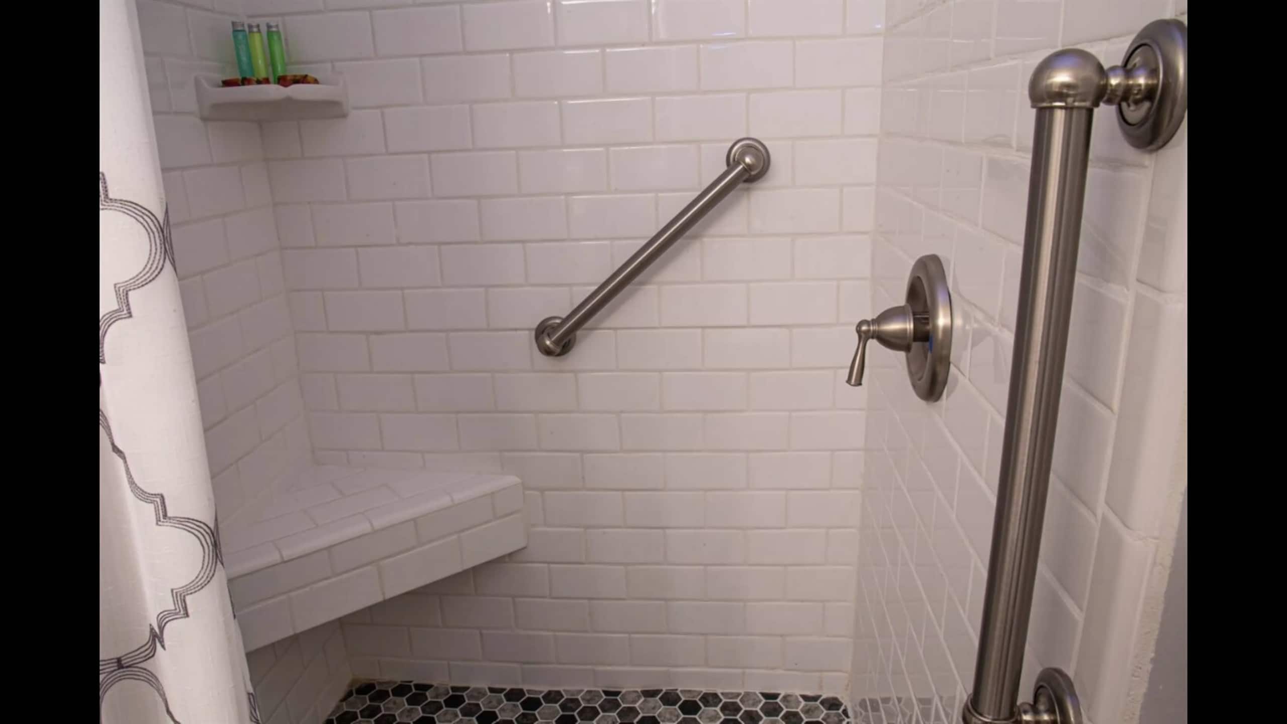 Condo in Honolulu · ★4.62 · 1 bedroom · 2 beds · 1 private bath - Image 29