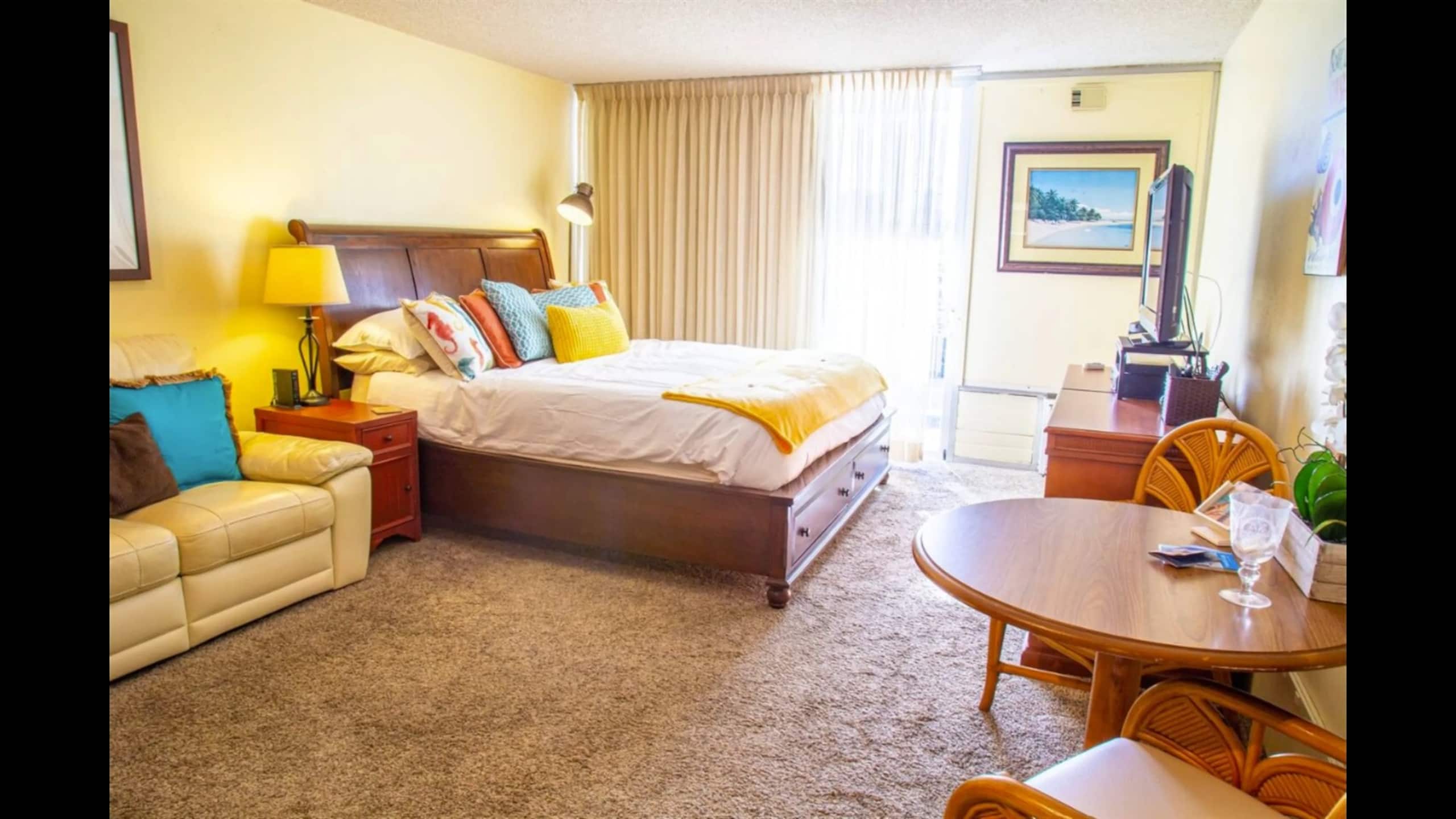 Condo in Honolulu · ★4.62 · 1 bedroom · 2 beds · 1 private bath - Image 3