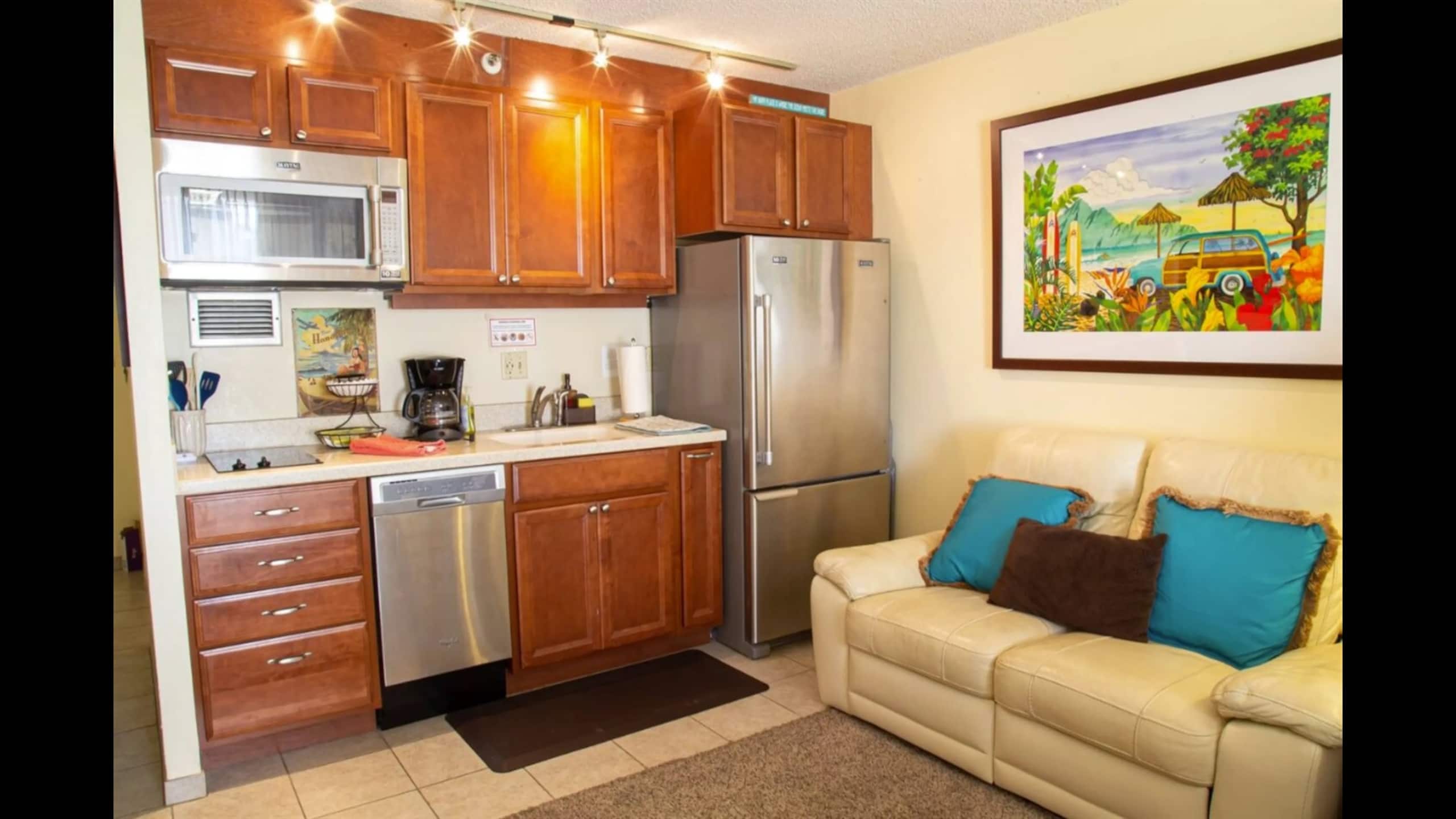 Condo in Honolulu · ★4.62 · 1 bedroom · 2 beds · 1 private bath - Image 6