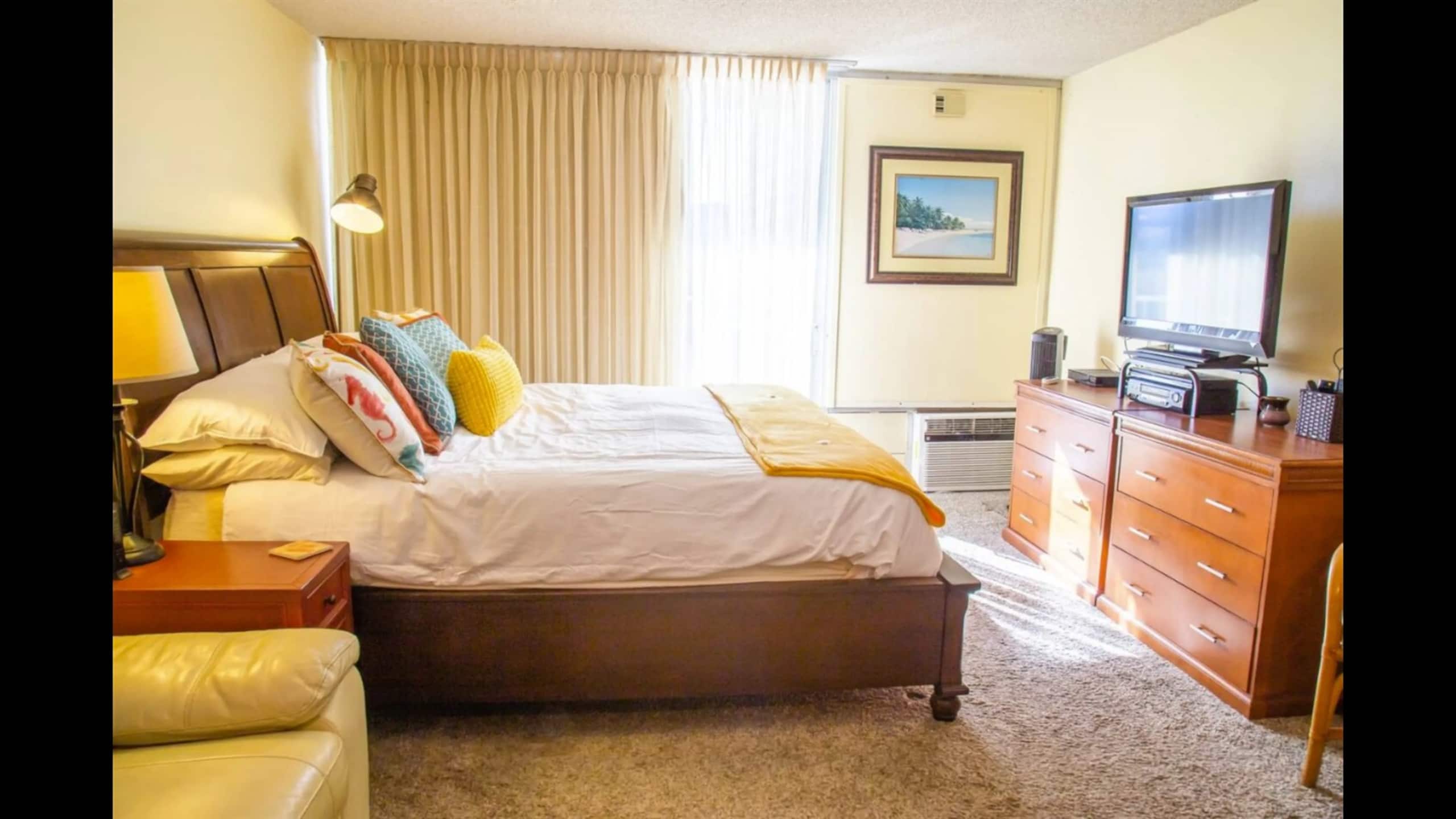 Condo in Honolulu · ★4.62 · 1 bedroom · 2 beds · 1 private bath - Image 10