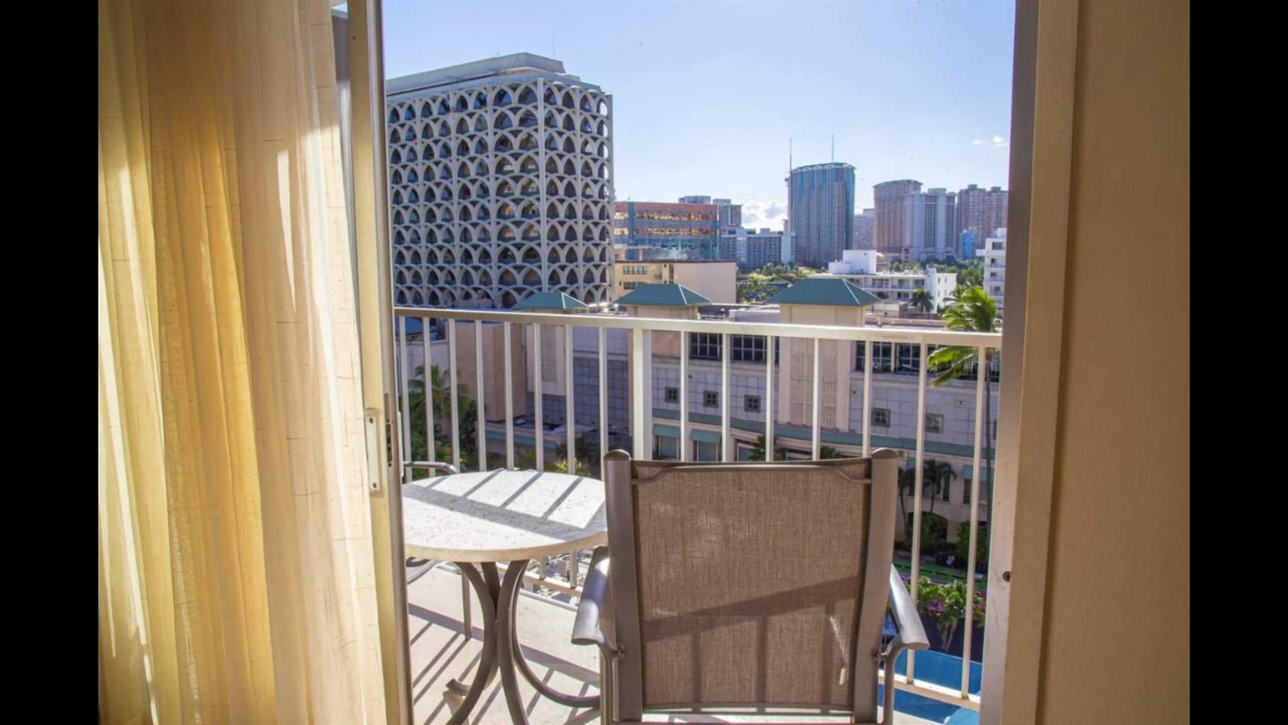 Condo in Honolulu · ★4.62 · 1 bedroom · 2 beds · 1 private bath - Image 5