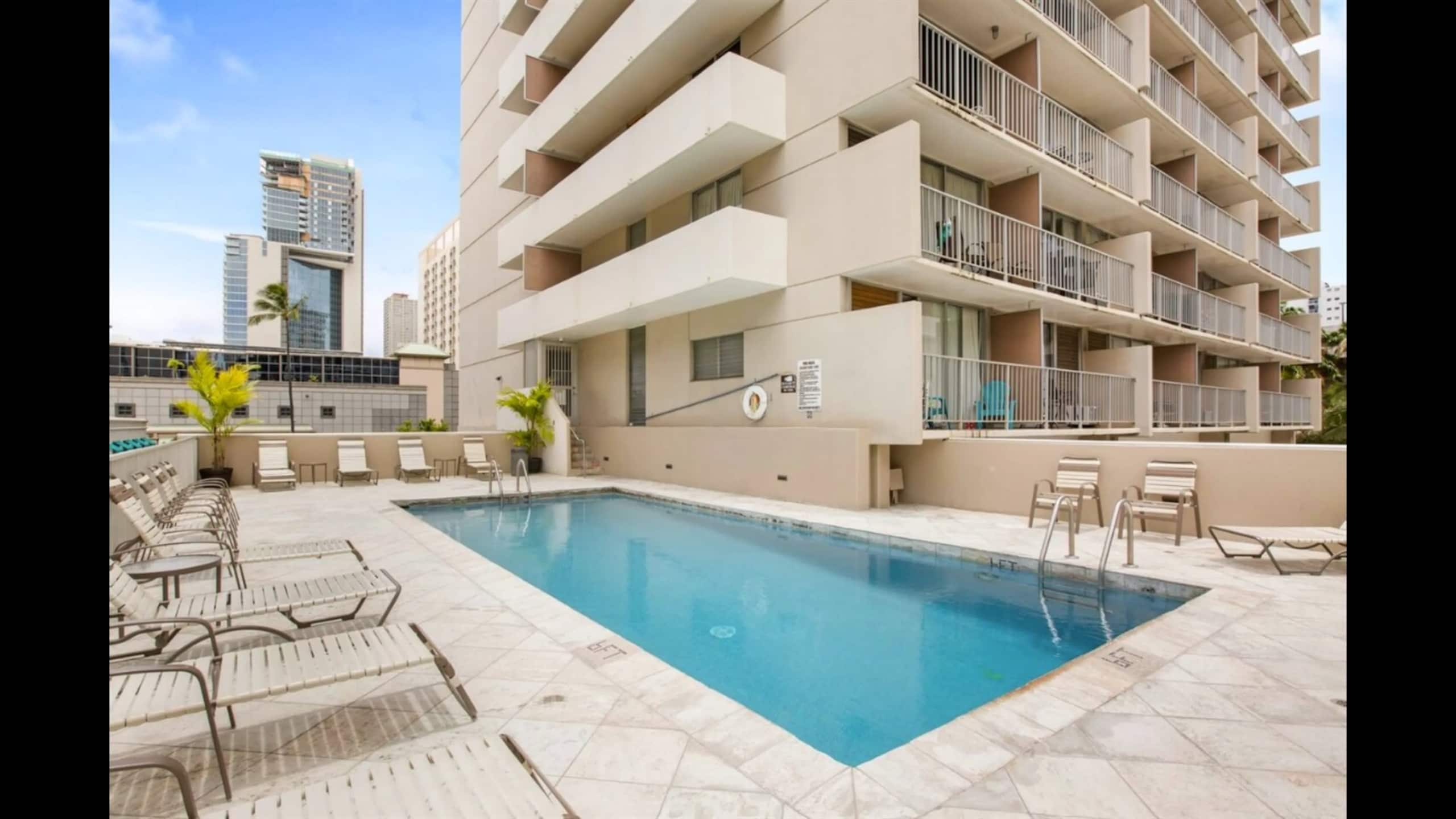 Condo in Honolulu · ★4.62 · 1 bedroom · 2 beds · 1 private bath - Image 30