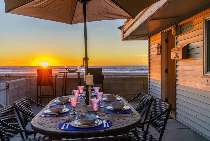 Redondo Oceanfront-Mission Beach Home, Sleeps 11! gallery image 2