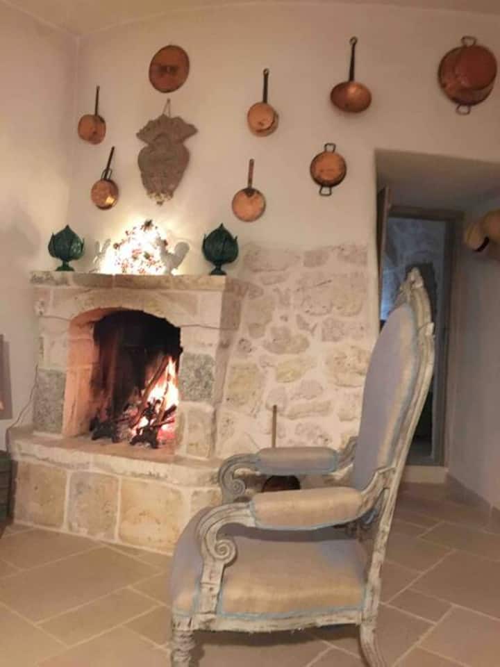la chimenea del salón