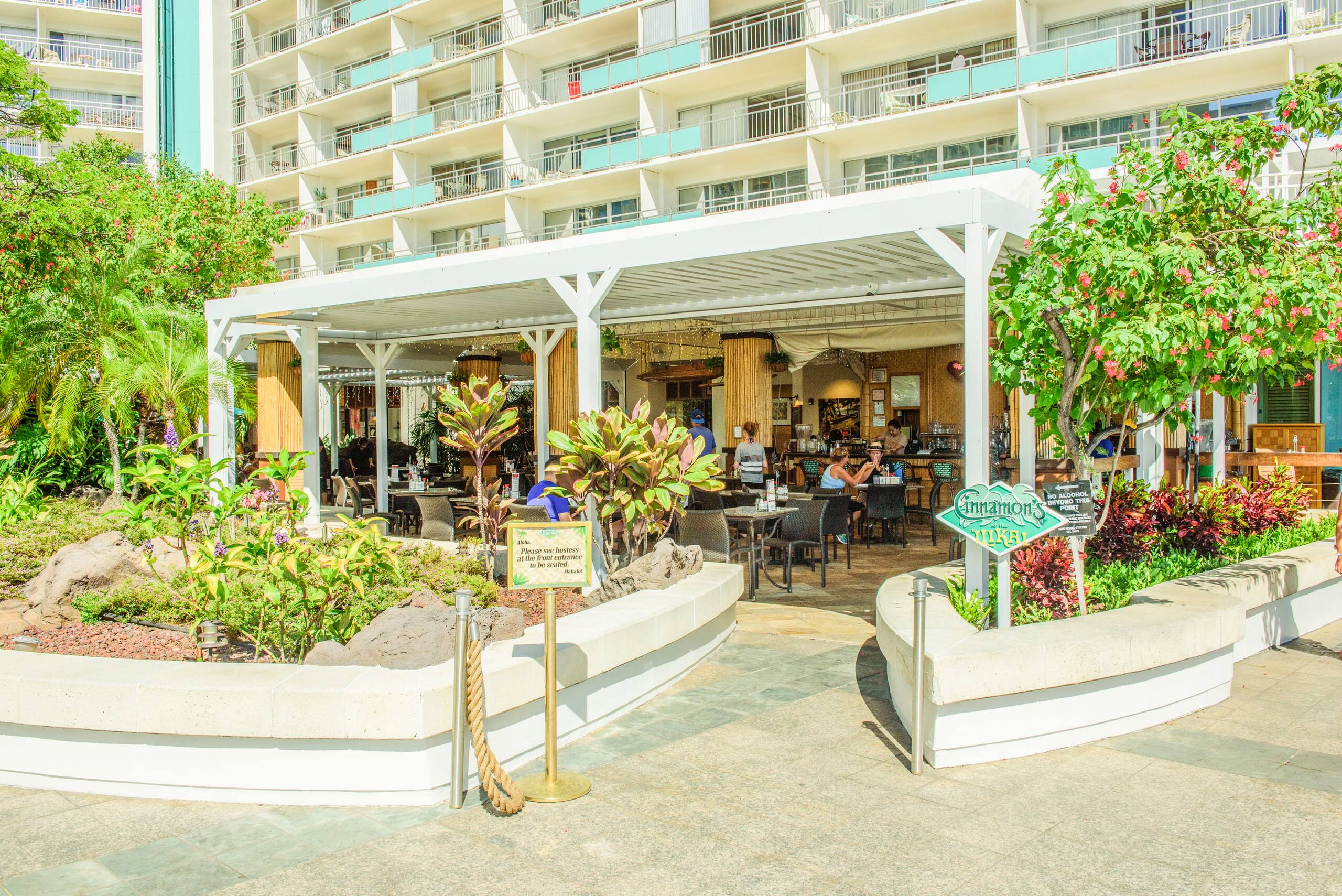 Condo in Honolulu · ★4.54 · 1 bedroom · 2 beds · 1 private bath - Image 9