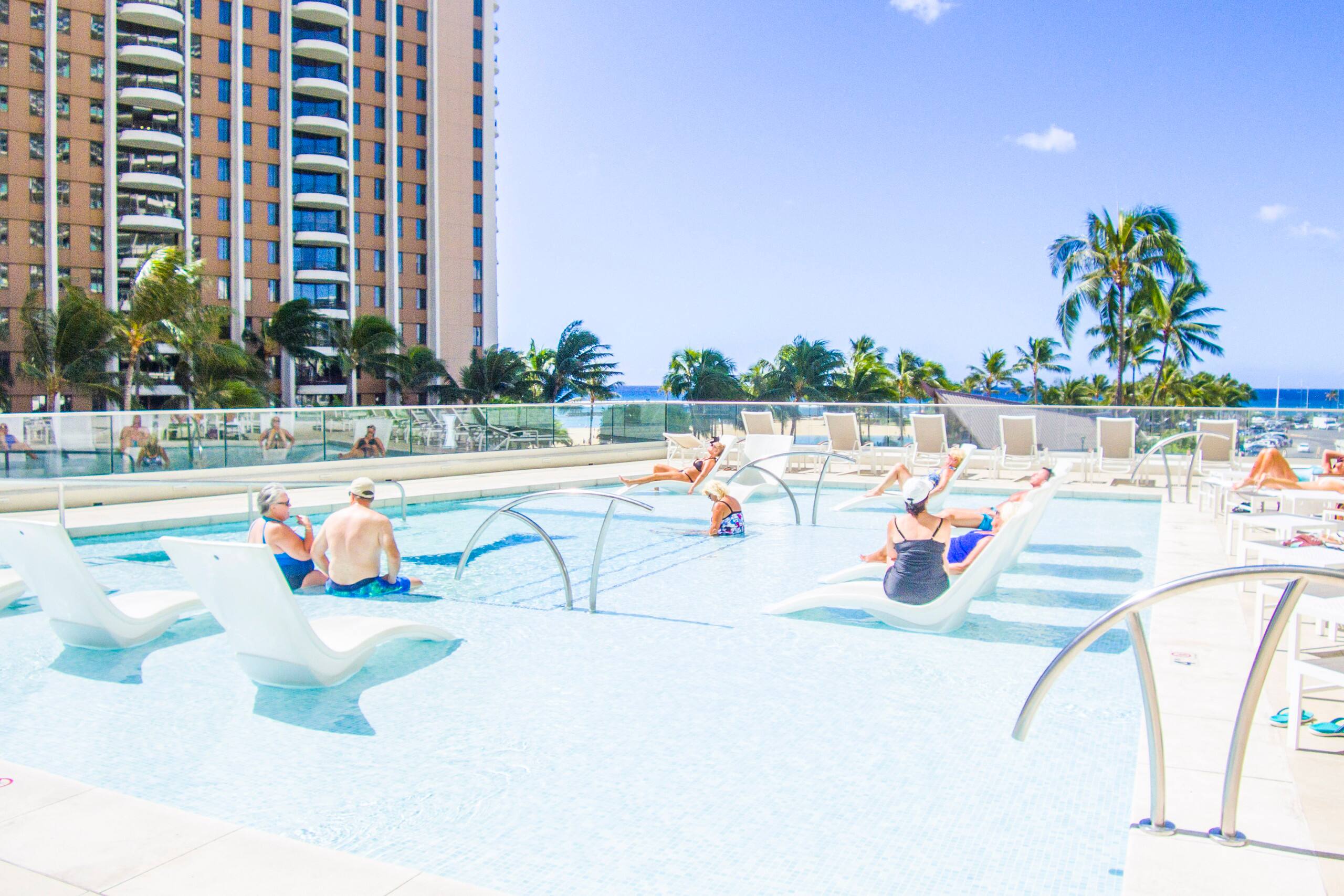 Condo in Honolulu · ★4.54 · 1 bedroom · 2 beds · 1 private bath - Image 7