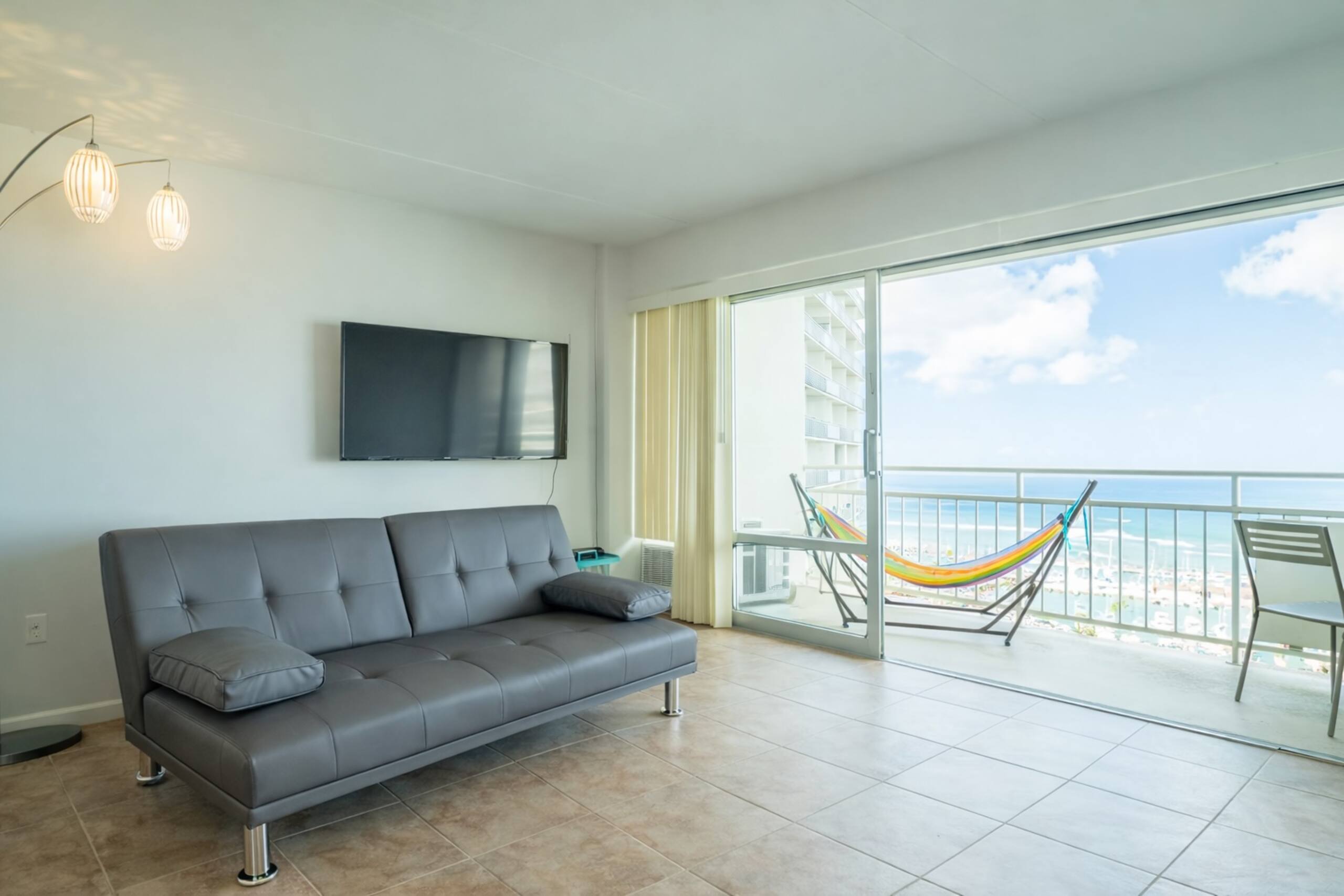Condo in Honolulu · ★4.54 · 1 bedroom · 2 beds · 1 private bath - Image 17