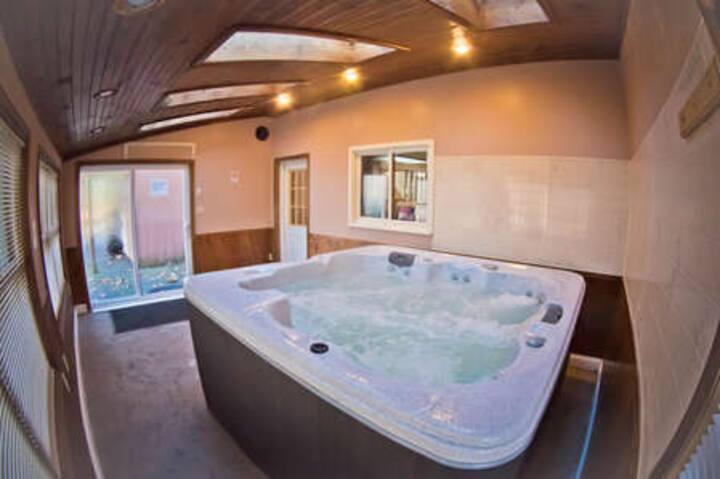 Cozy Private Pool Game Room Indoor Hot Tub Ed Houses For Rent In Henryville Pennsylvania United States