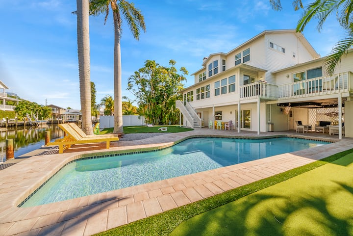 Hogfish: Stunning Southern-style Large Family Home - Anna Maria, FL