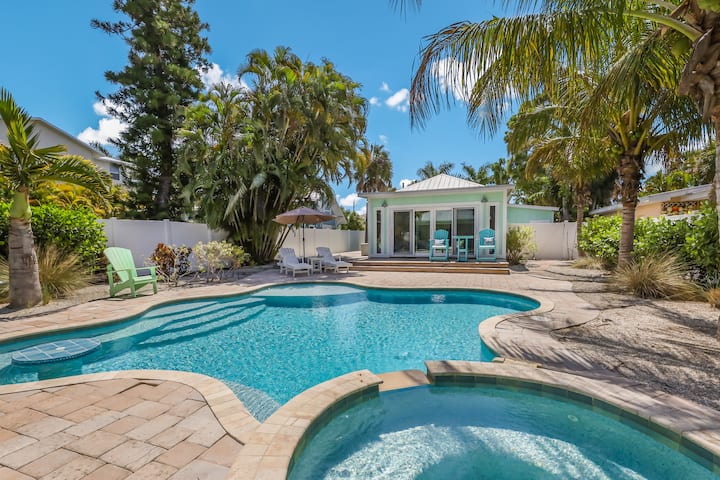 Mermaid Cove: Updated Forida Cottage W/pool, Spa - Anna Maria