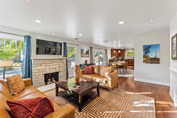 Gorgeous 4 BR -Great Home Office – EV Charger