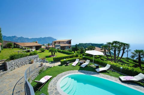 Villa Great views on the sea and pool!
