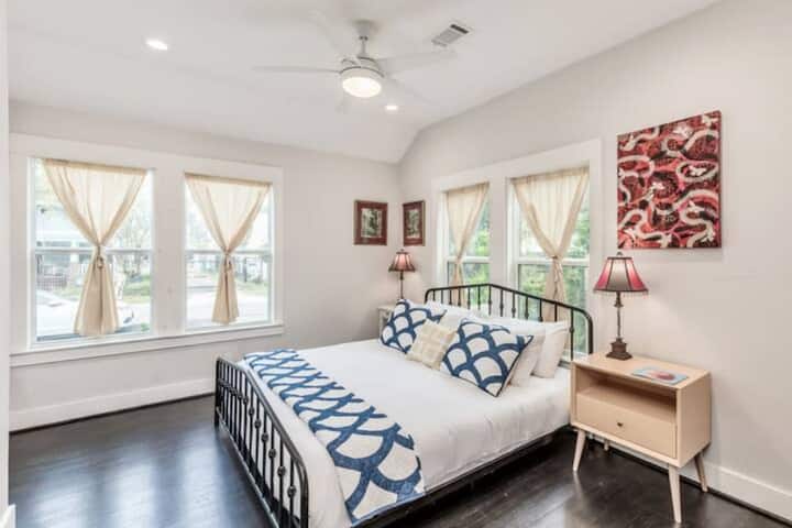 Sunset Heights House 31.png