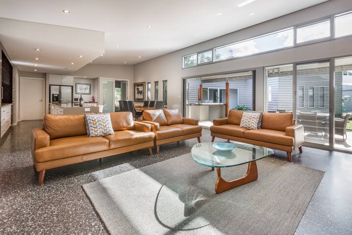 Mimosa—Stylish Beachside Retreat in Dunsborough gallery image 2