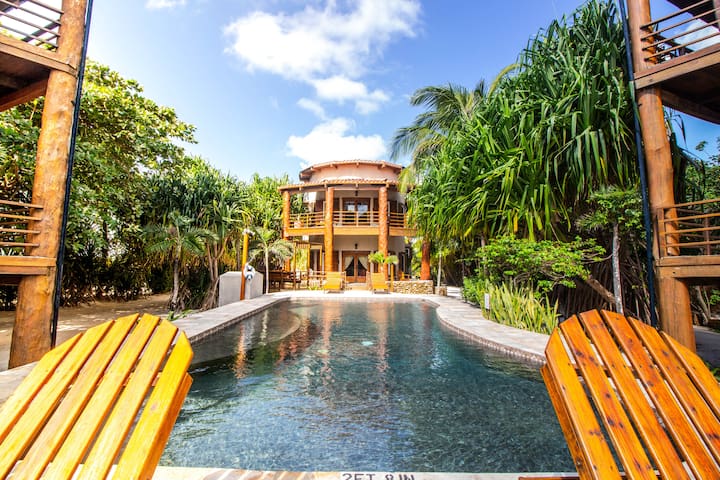 Stunning Beachfront Villa. Pool. Gourmet Kitchen.