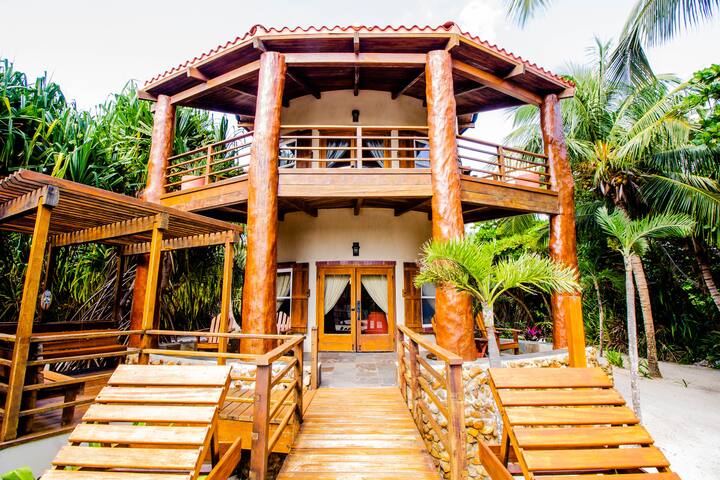 Stunning Beachfront Villa. Pool. Gourmet Kitchen. gallery image 3