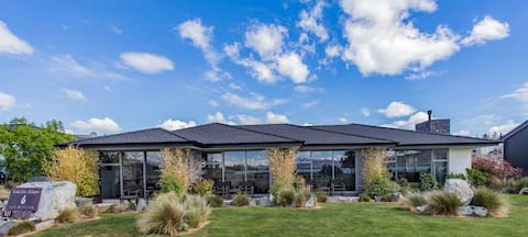 Successful Airbnb property: Lakeview Tekapo Luxury House in Mackenzie District